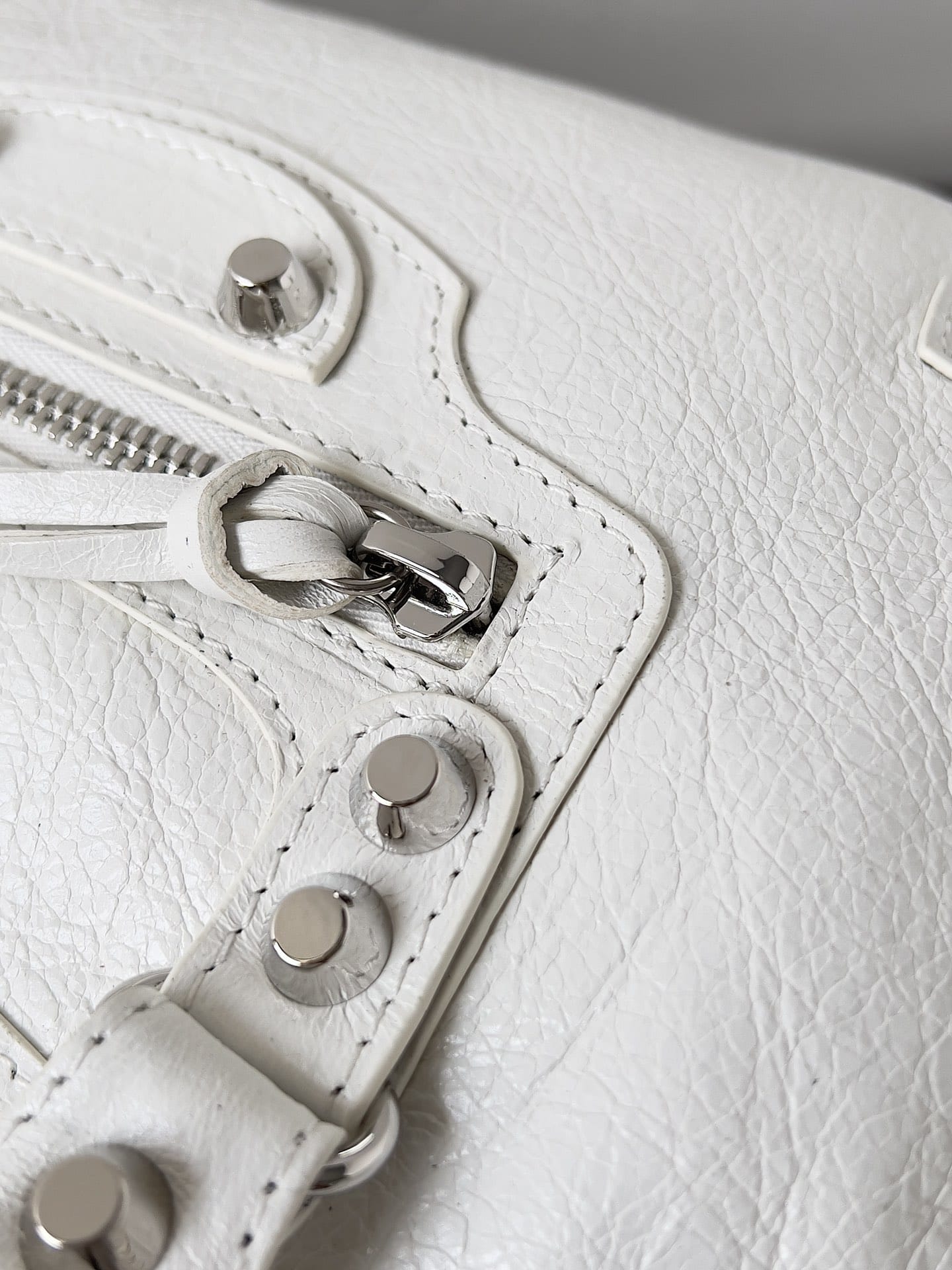 BALENCIAGA Le City Small Bag In Lambskin Leather - White