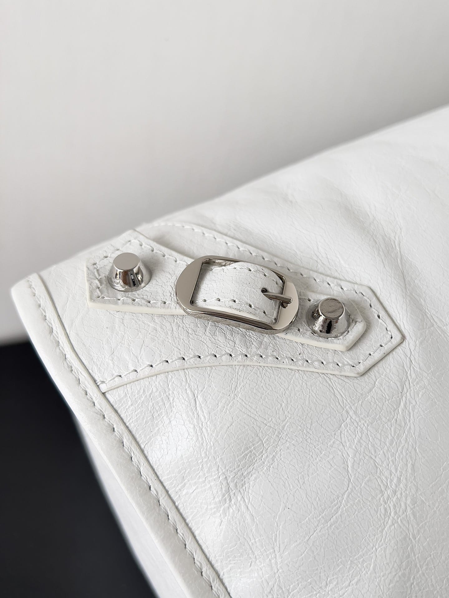 BALENCIAGA Le City Medium Bag In Lambskin Leather - White