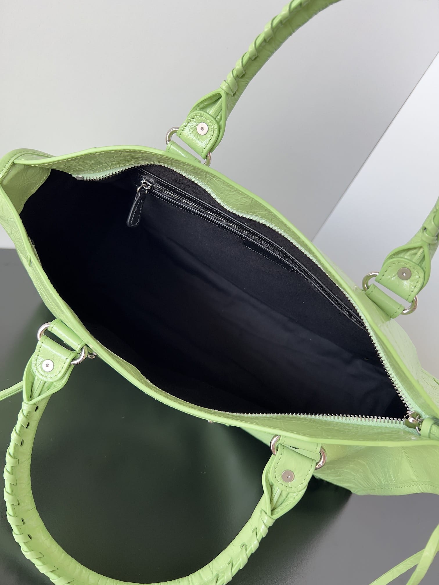 BALENCIAGA Le City Medium Bag In Lambskin Leather - Green