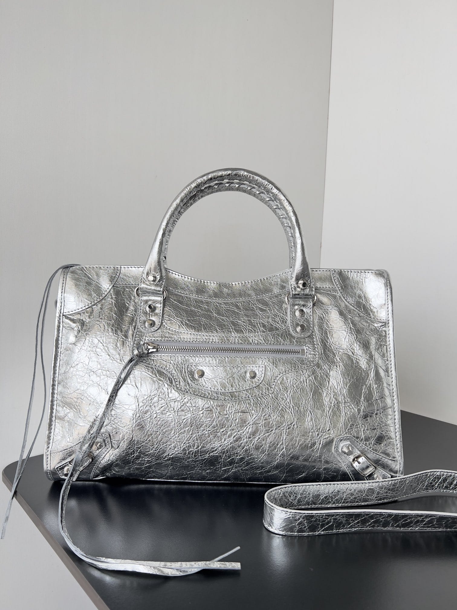 BALENCIAGA Le City Medium Bag In Lambskin Leather - Silver