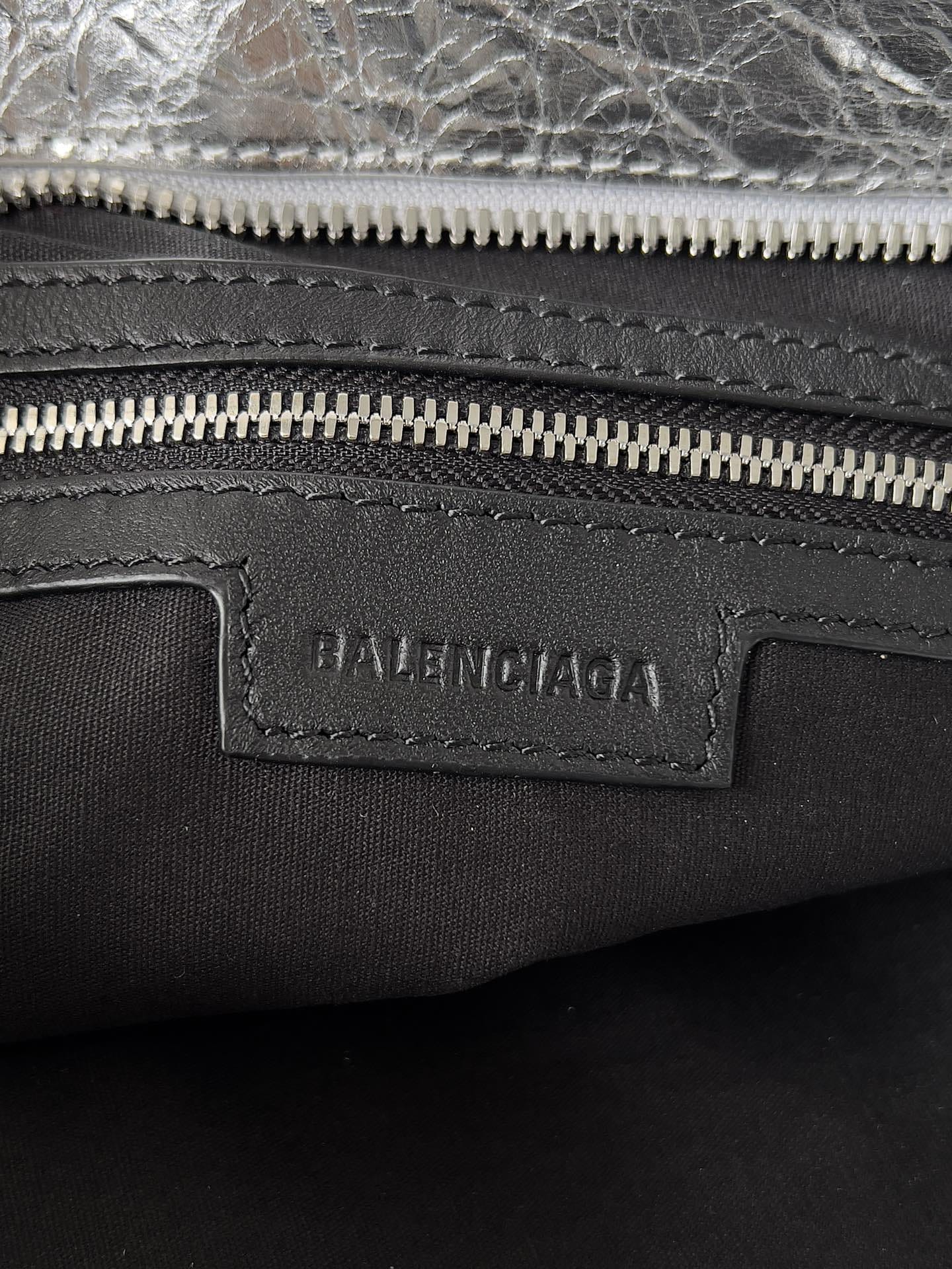 BALENCIAGA Le City Medium Bag In Lambskin Leather - Silver