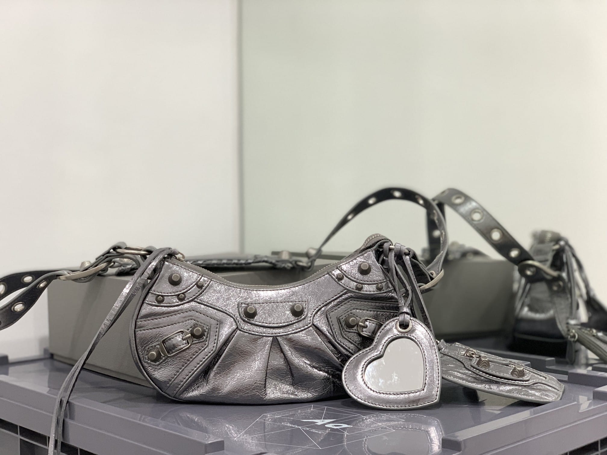 BALENCIAGA Le Cagole XS Shoulder Bag In Lambskin - Silver