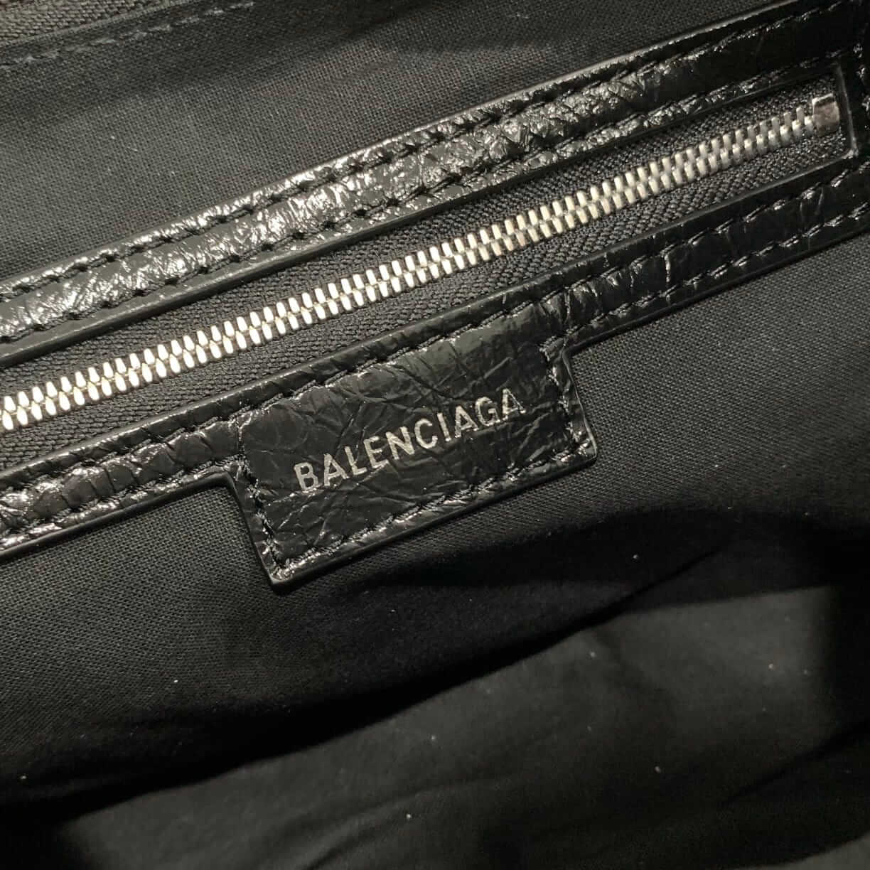 BALENCIAGA Le Cagole Small Shoulder Bag In Lambskin - Black