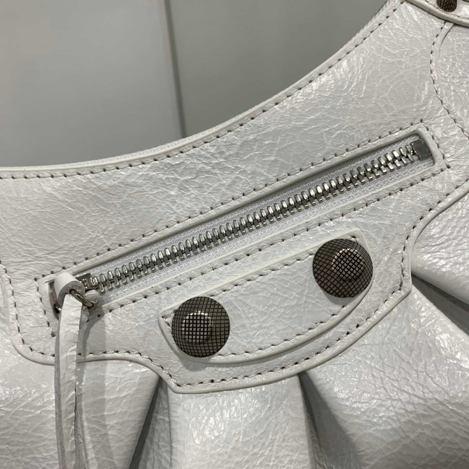 BALENCIAGA Le Cagole Small Shoulder Bag In Lambskin - White