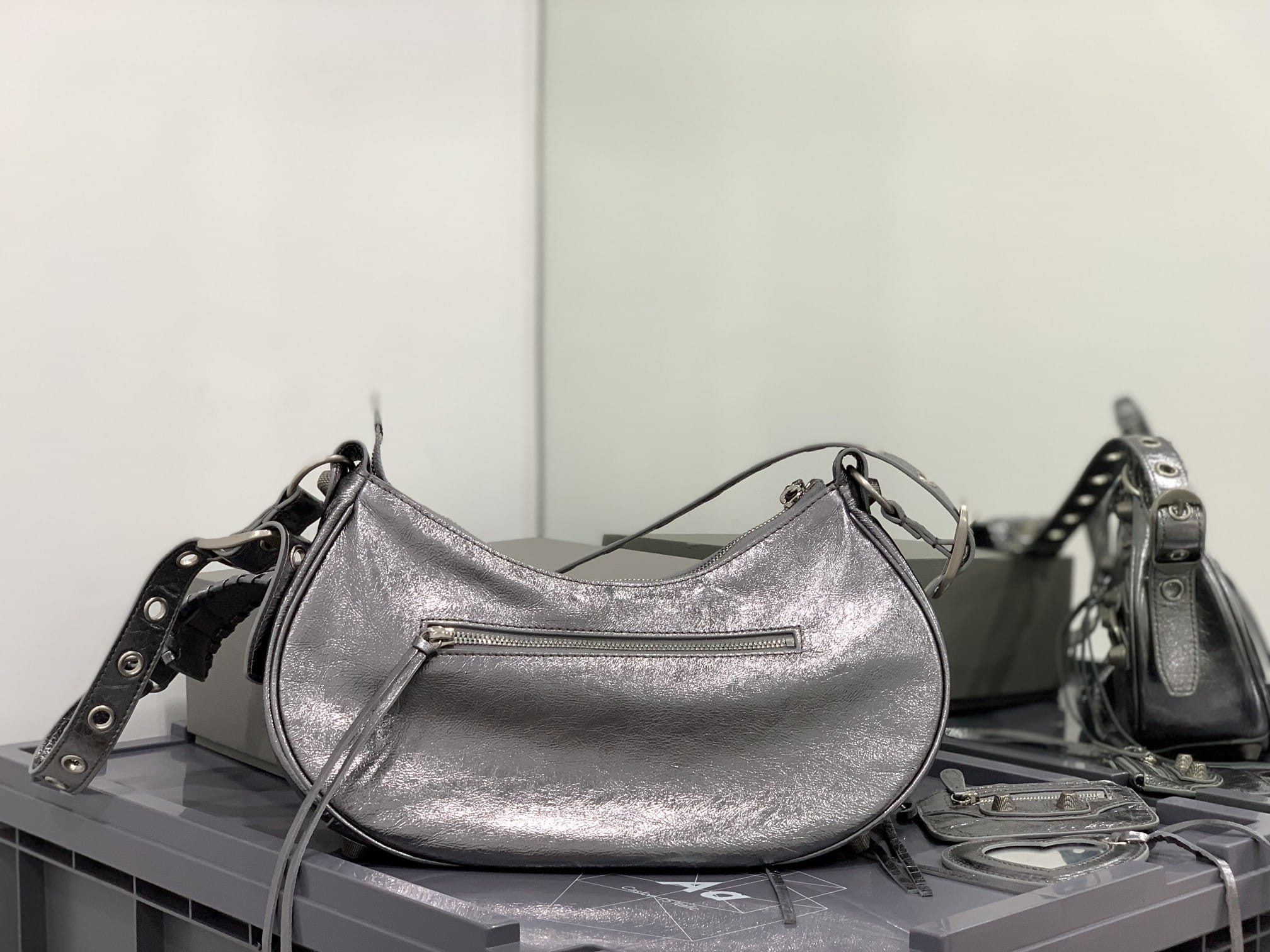 BALENCIAGA Le Cagole Small Shoulder Bag In Lambskin - Silver