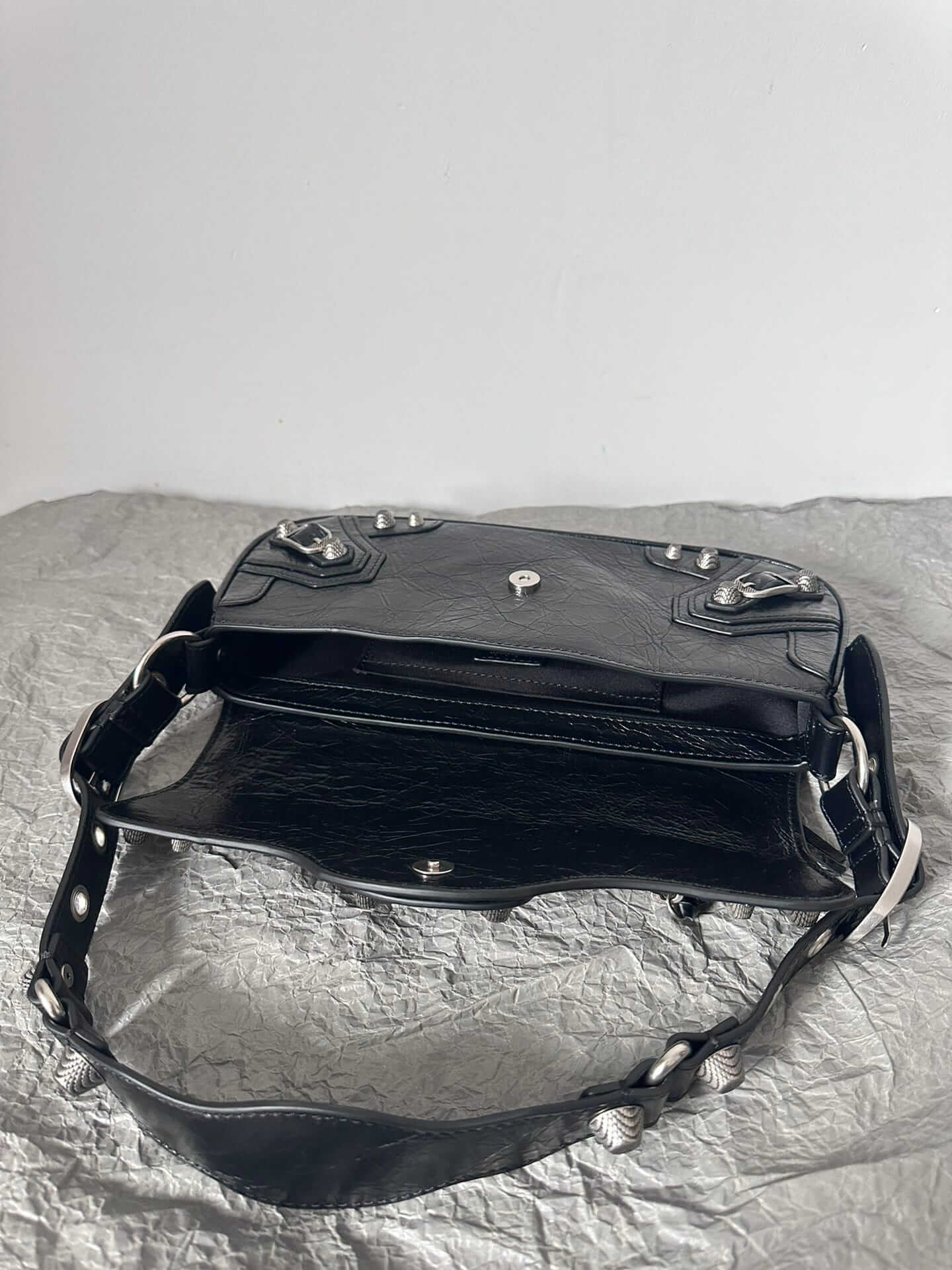 BALENCIAGA Le Cagole Small Sling Shoulder Bag - Black