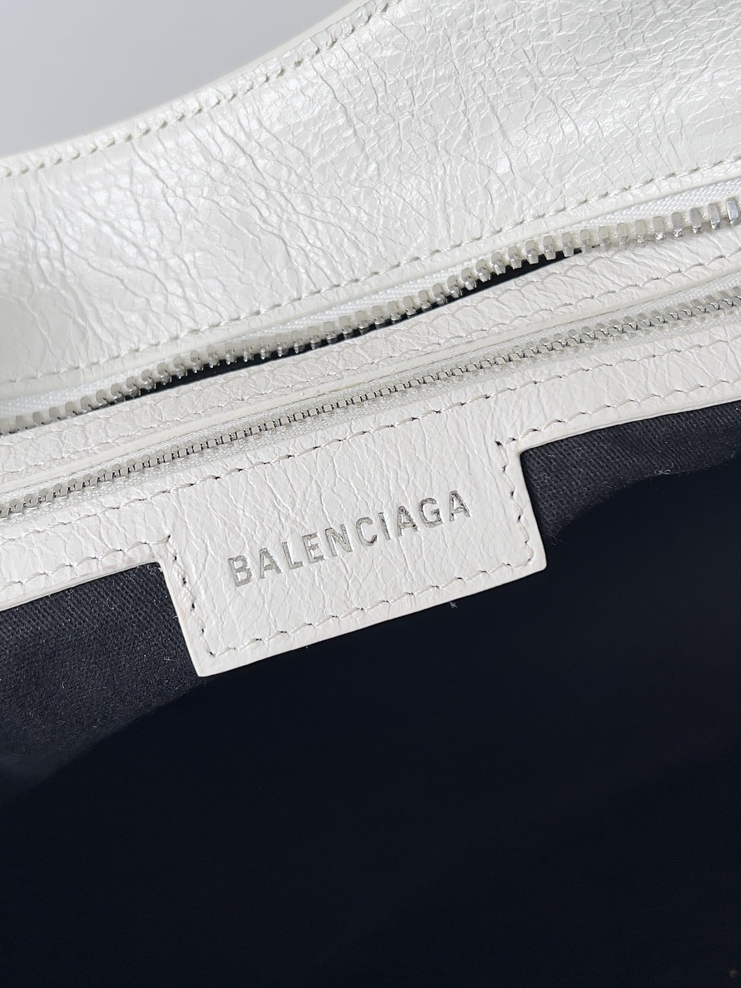 BALENCIAGA  Neo Cagole City Small Handbag In Lambskin - White