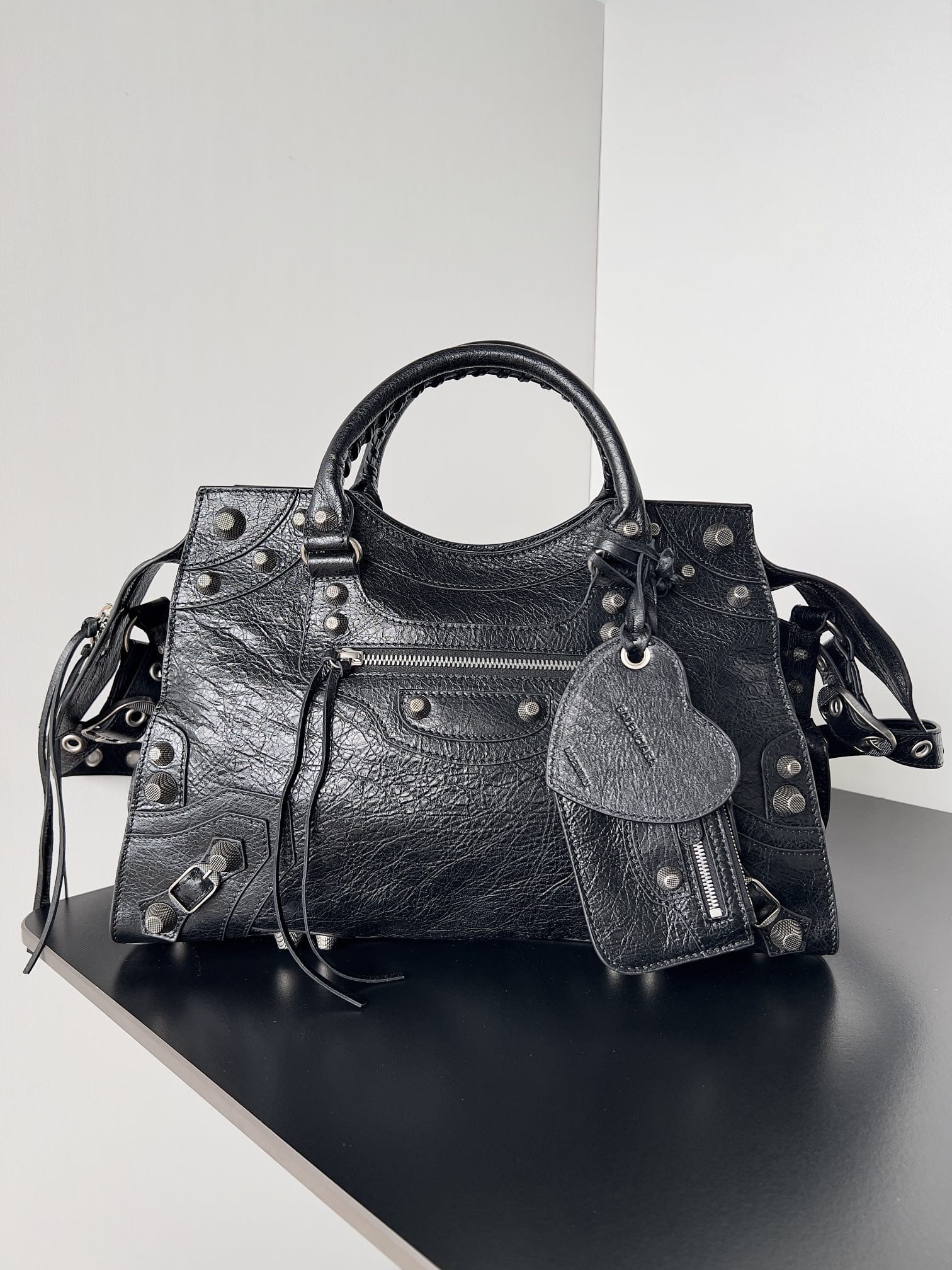 BALENCIAGA  Neo Cagole City Handbag In Lambskin - Black