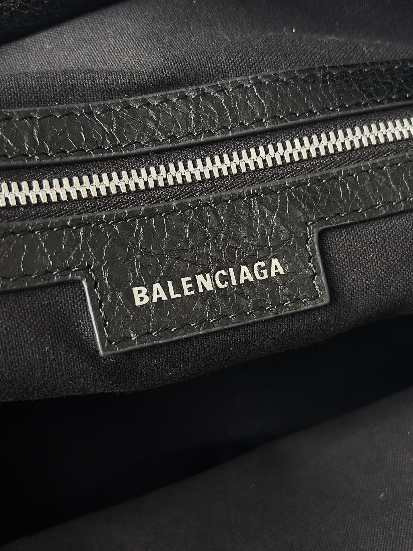 BALENCIAGA  Neo Cagole City Handbag In Lambskin - Black