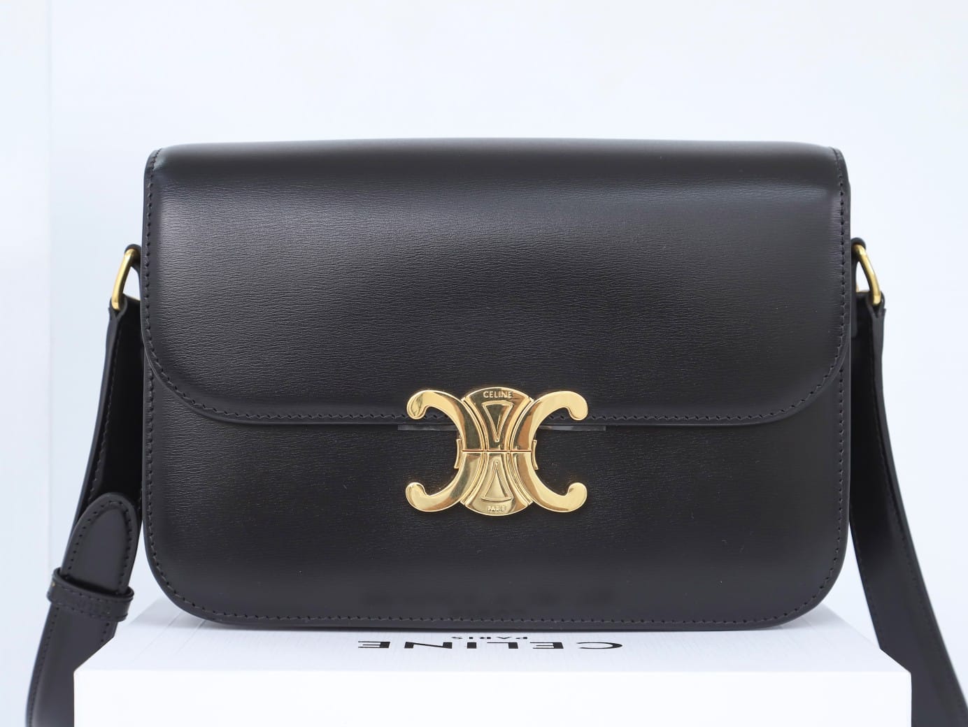 CELINE Classique Triomphe Bag In Shiny Calfskin - Black