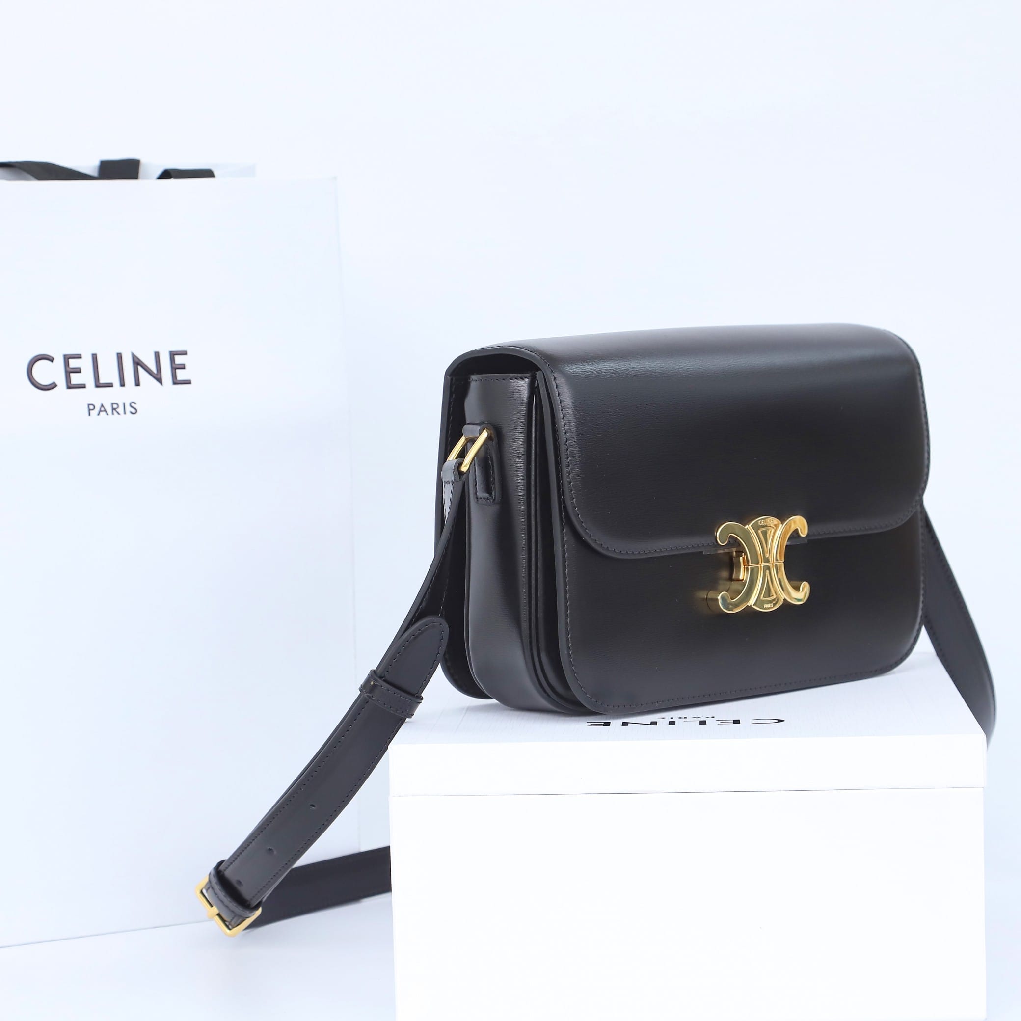 CELINE Classique Triomphe Bag In Shiny Calfskin - Black