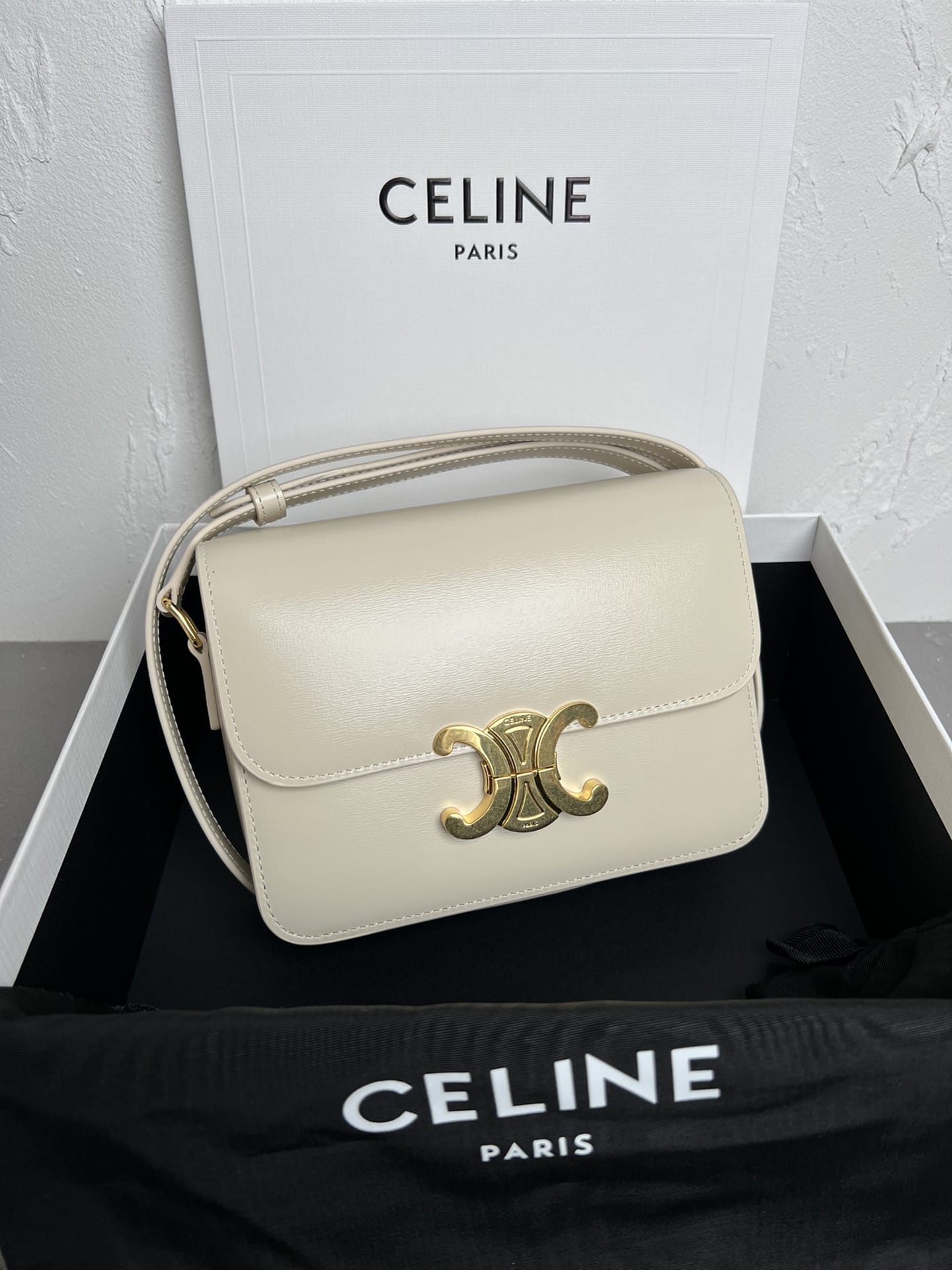 CELINE Teen Triomphe Bag In Shiny Calfskin - Limestone