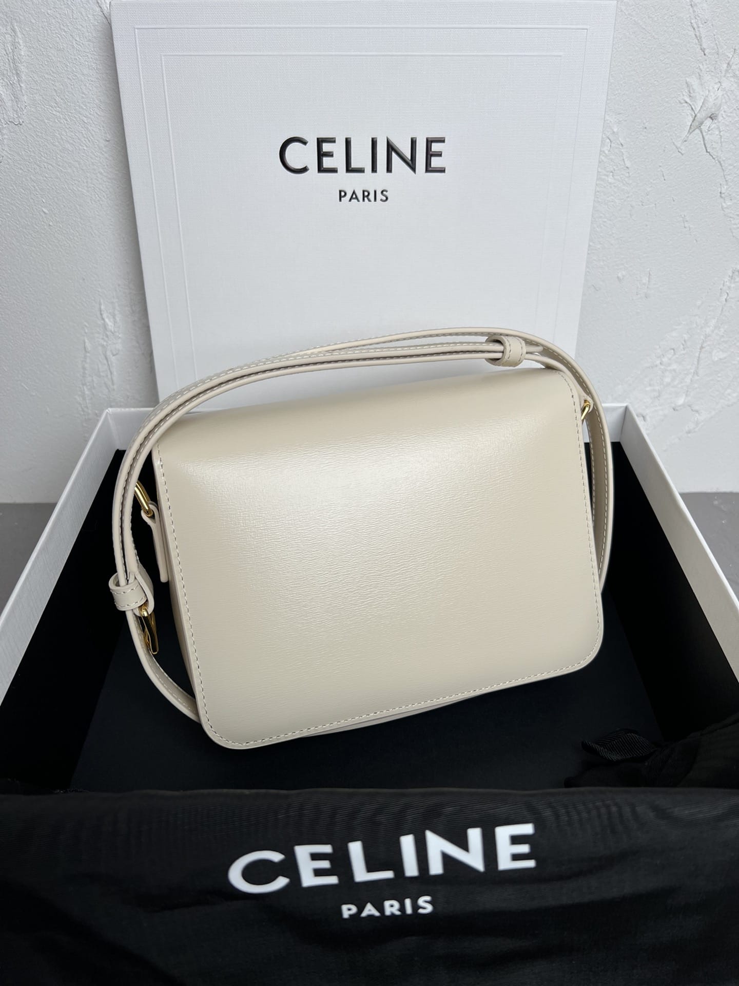 CELINE Teen Triomphe Bag In Shiny Calfskin - Limestone