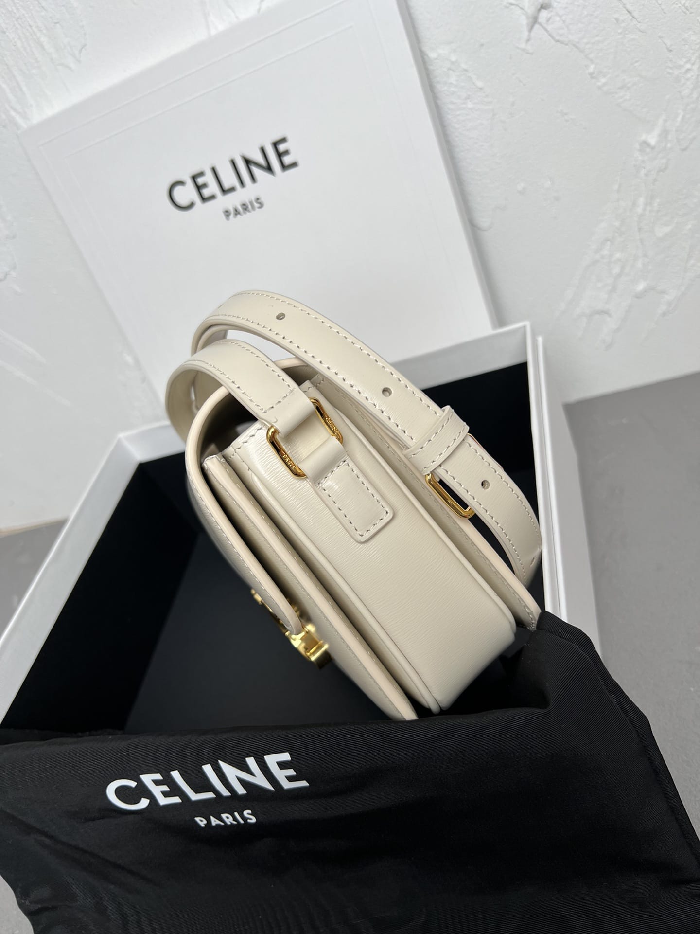 CELINE Teen Triomphe Bag In Shiny Calfskin - Limestone