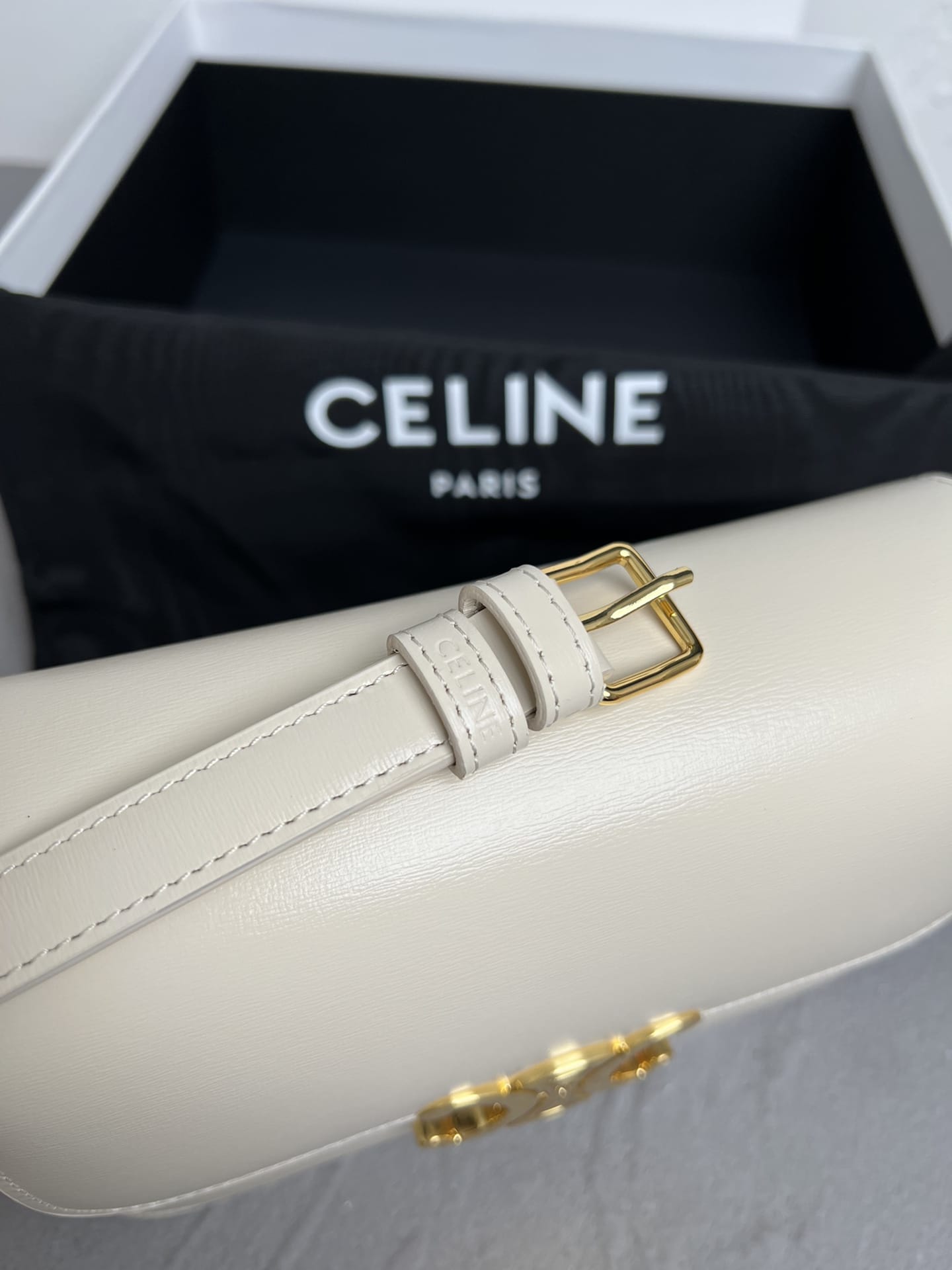 CELINE Teen Triomphe Bag In Shiny Calfskin - Limestone