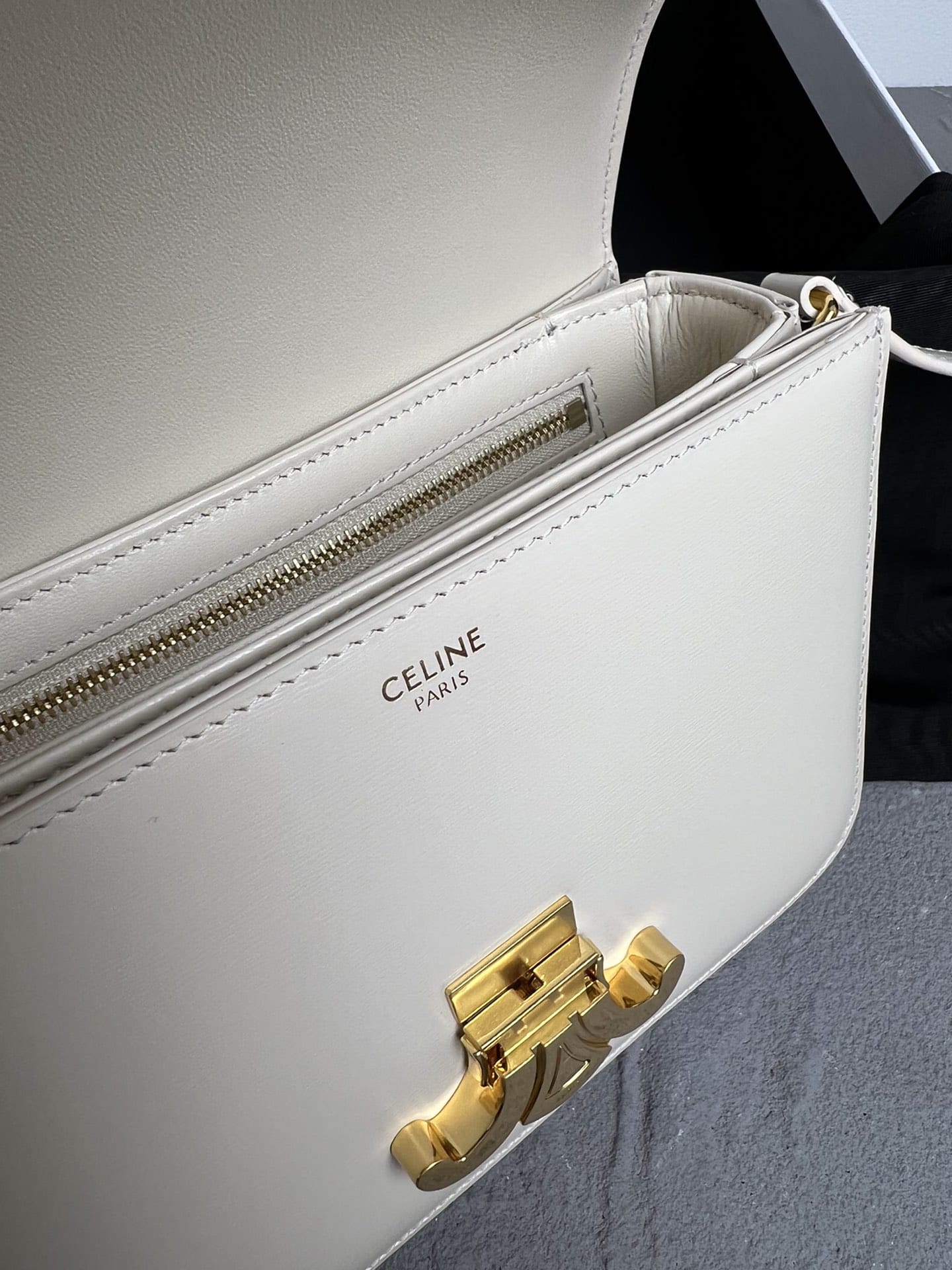 CELINE Teen Triomphe Bag In Shiny Calfskin - Limestone