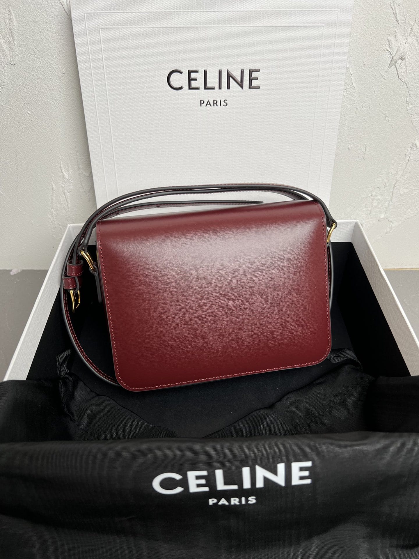 CELINE Teen Triomphe Bag In Shiny Calfskin - Light Burgundy