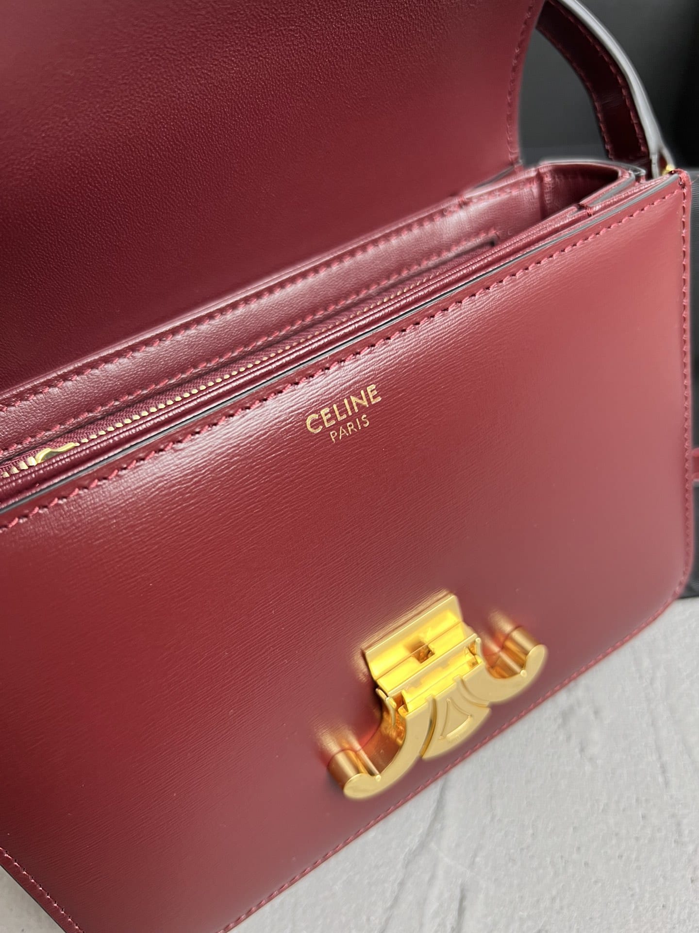 CELINE Teen Triomphe Bag In Shiny Calfskin - Light Burgundy