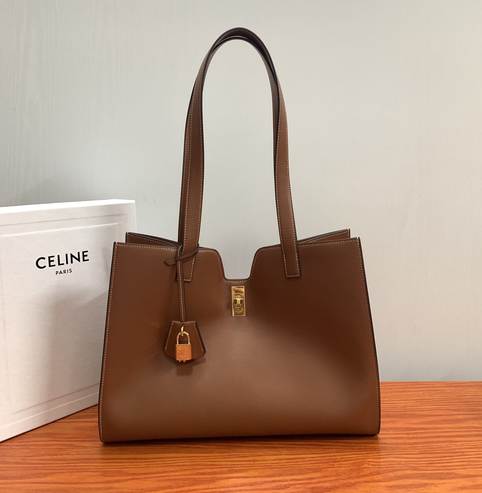 CELINE CABAS 16 Soft in Smooth Calfskin - Tan