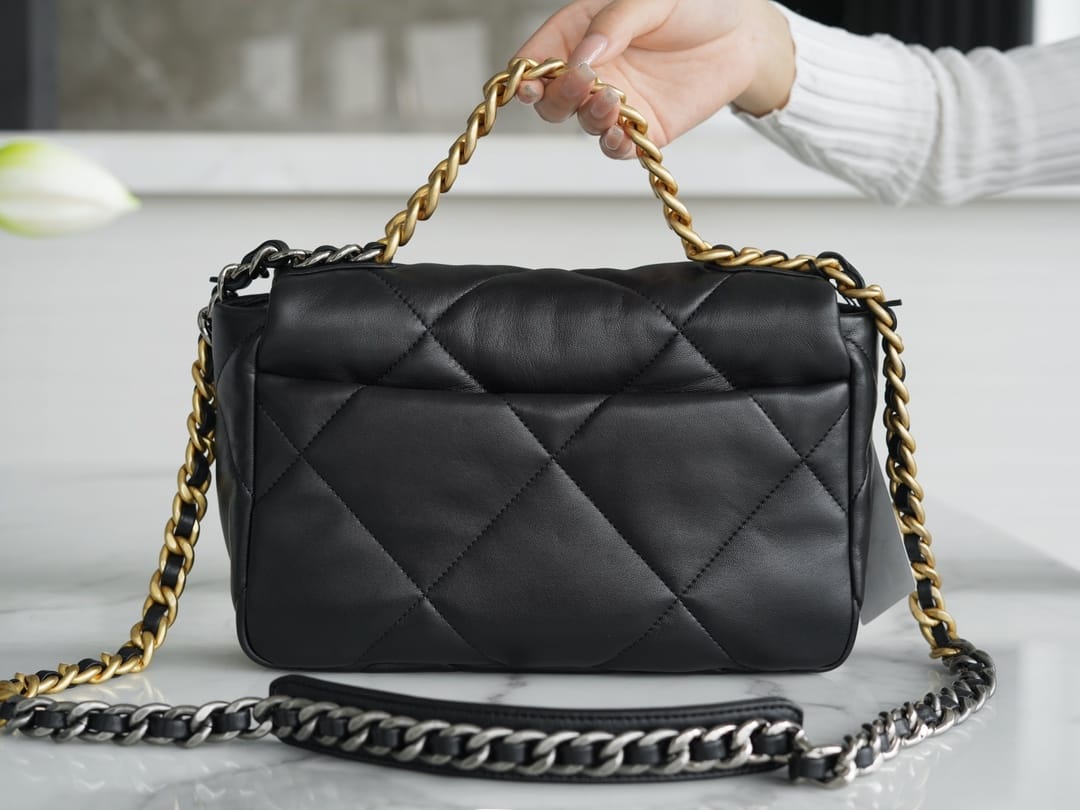 CHANEL 19 Small Flap Bag in Shiny Lambskin - Black 