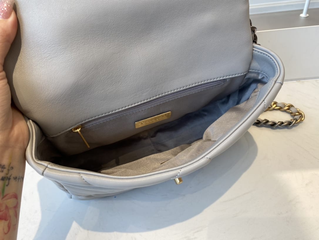 CHANEL 19 Small Flap Bag in Shiny Lambskin - Gray