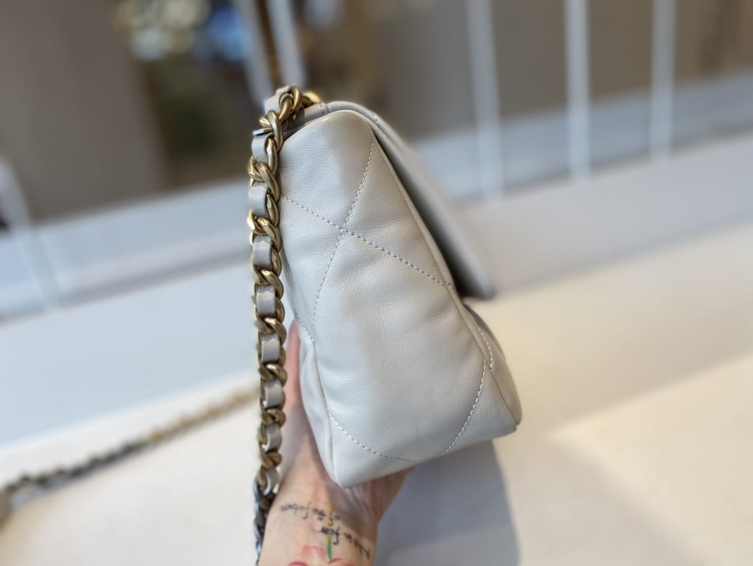 CHANEL 19 Small Flap Bag in Shiny Lambskin - Light Grey