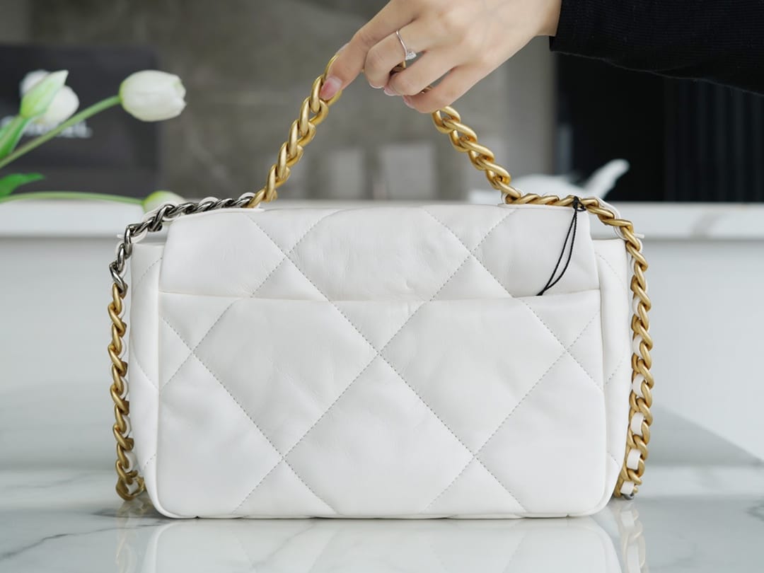 CHANEL 19 Small Flap Bag in Shiny Lambskin - White 