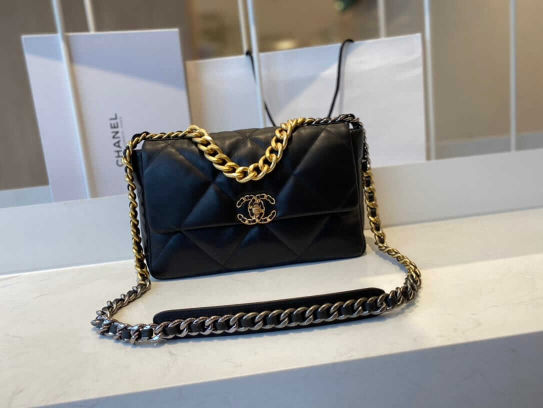 CHANEL 19 Large Flap Bag in Shiny Lambskin - Black 