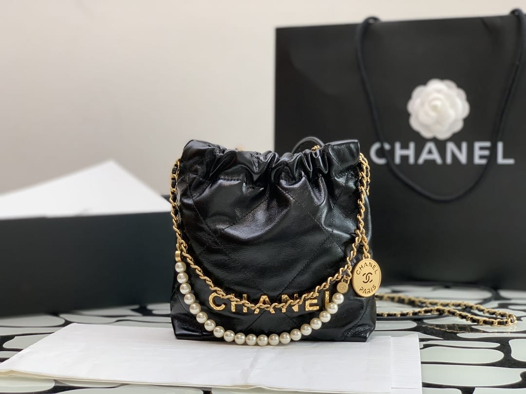 CHANEL 22 Mini Hobo Bag With Pearl Shiny Calfskin - Black 