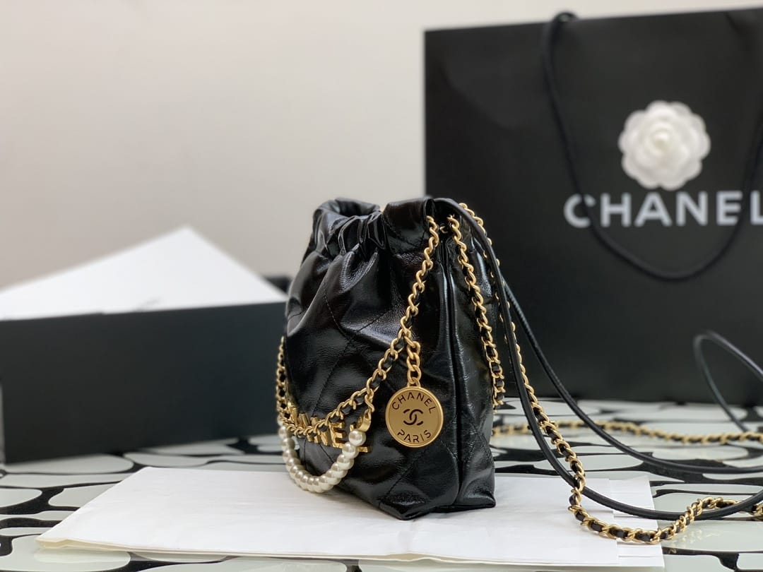 CHANEL 22 Mini Hobo Bag With Pearl Shiny Calfskin - Black 