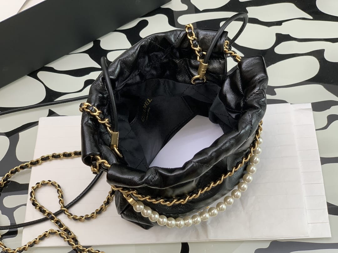 CHANEL 22 Mini Hobo Bag With Pearl Shiny Calfskin - Black 