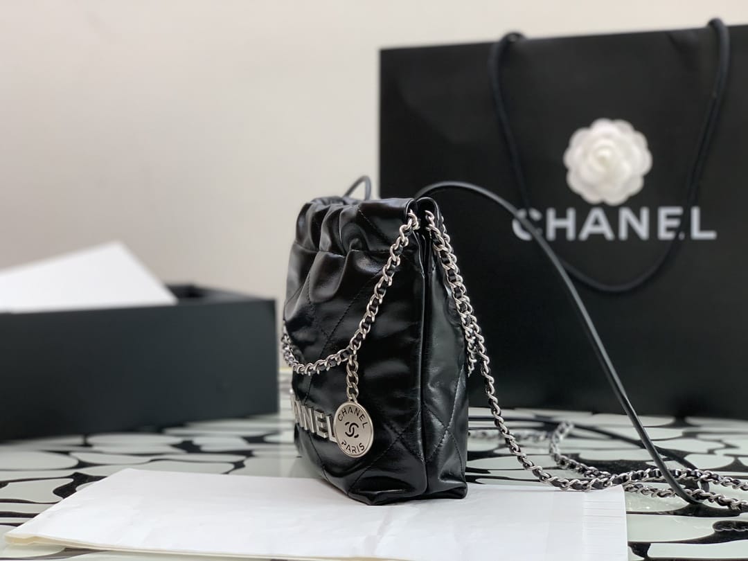 CHANEL 22 Mini Hobo Bag in Grained Calfskin - Black & Silver