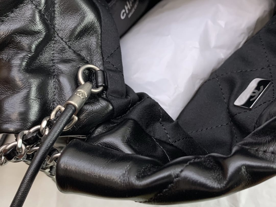 CHANEL 22 Mini Hobo Bag in Grained Calfskin - Black & Silver