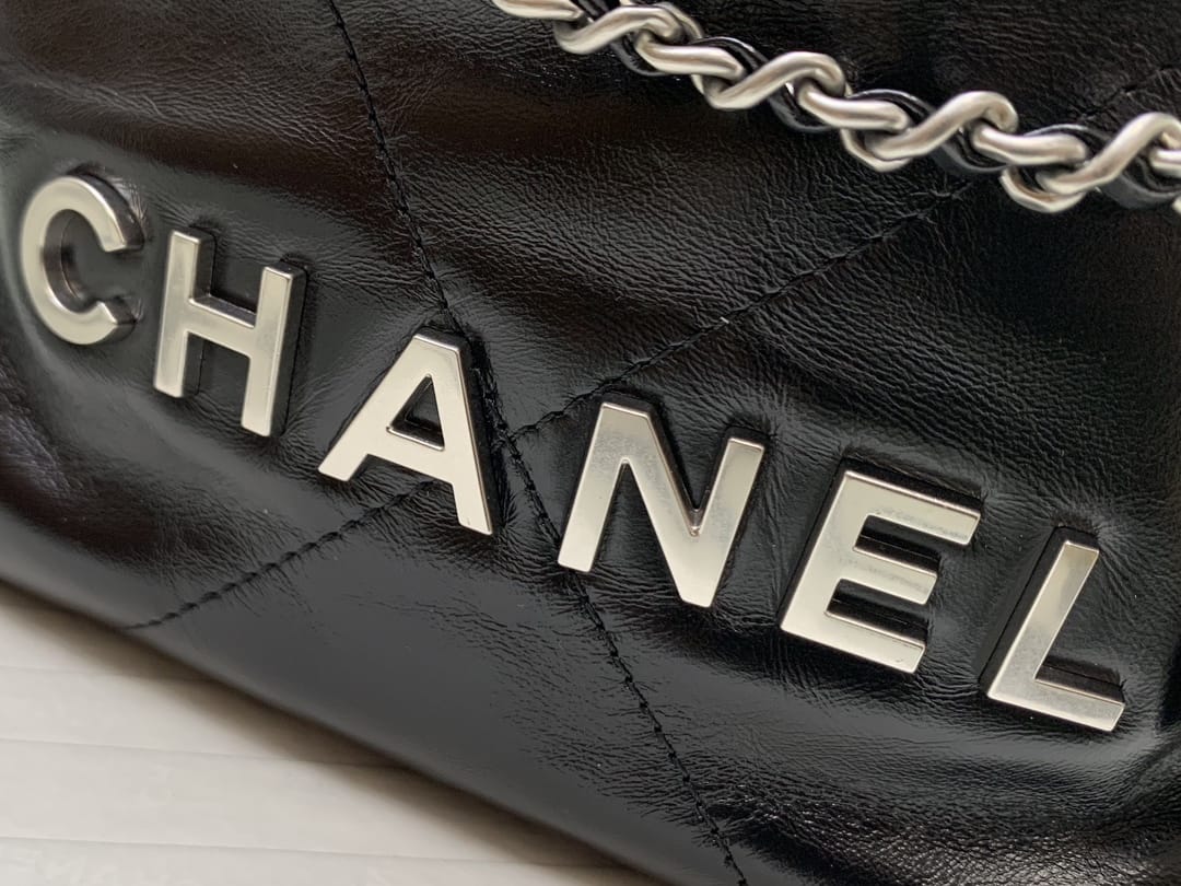 CHANEL 22 Mini Hobo Bag in Grained Calfskin - Black & Silver