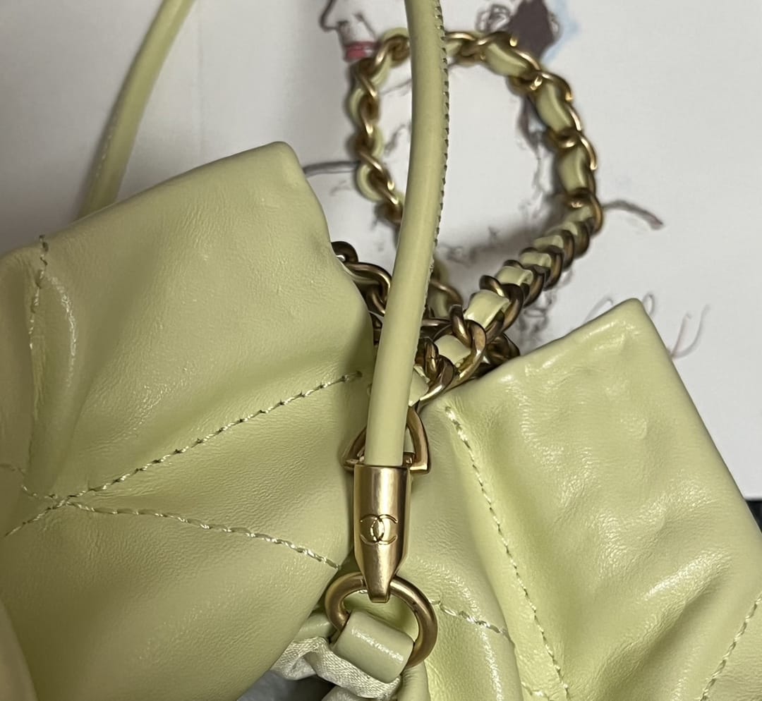 CHANEL 22 Mini Hobo Bag in Shiny Calfskin - Light Yellow