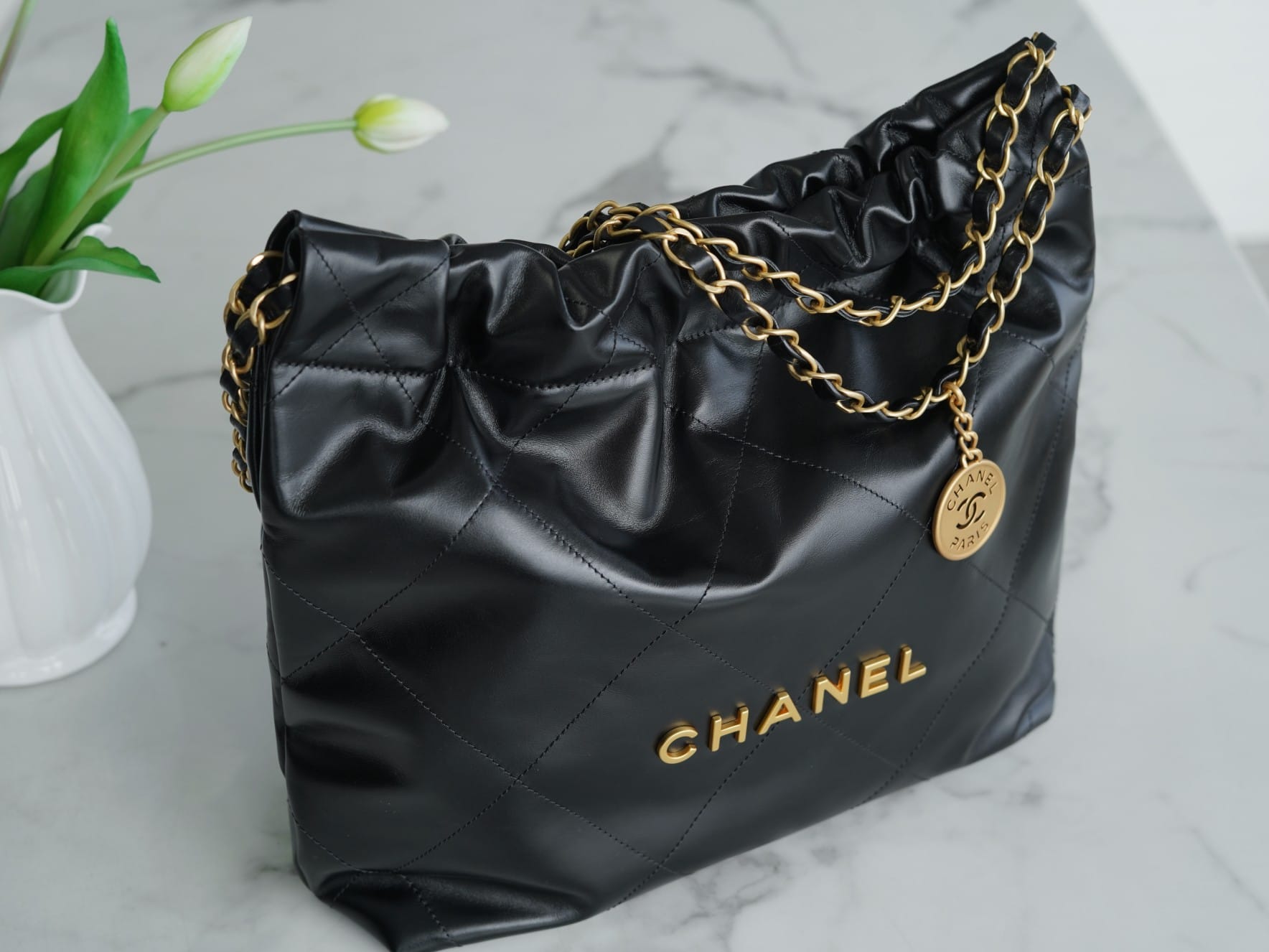 CHANEL 22 Small Hobo Bag in Shiny Calfskin - Black 