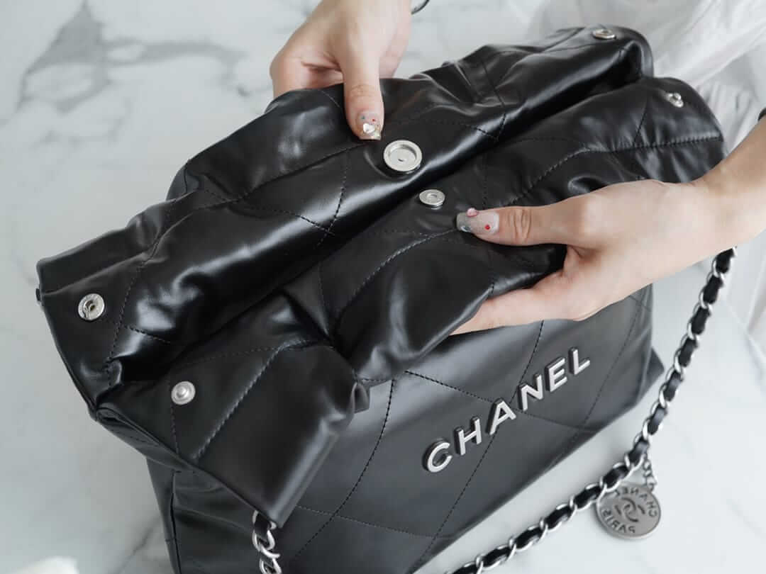 CHANEL 22 Small Hobo Bag in Shiny Calfskin - Black & Silver