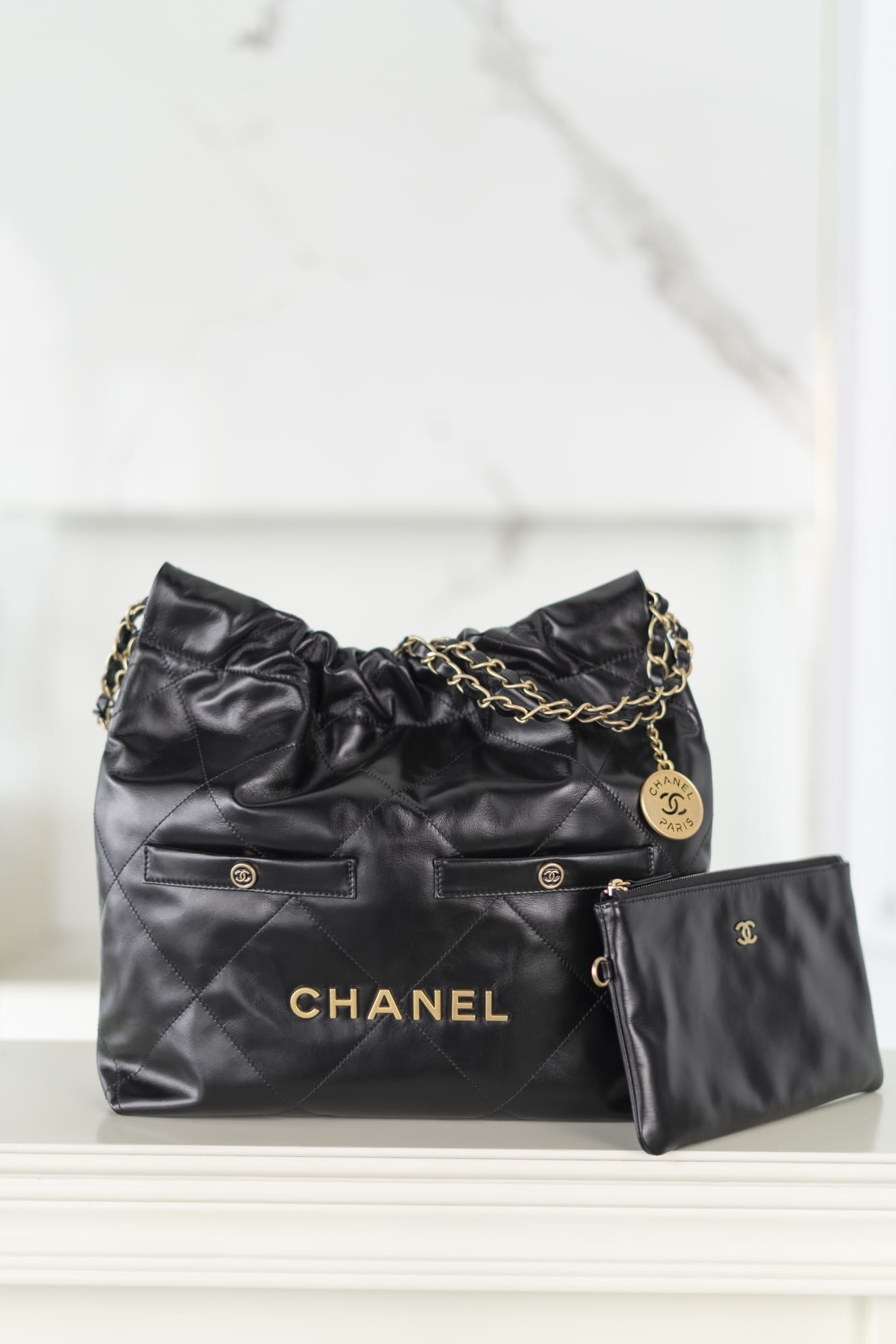 CHANEL 22 Small Hobo Bag in Shiny Calfskin - Black & Gold