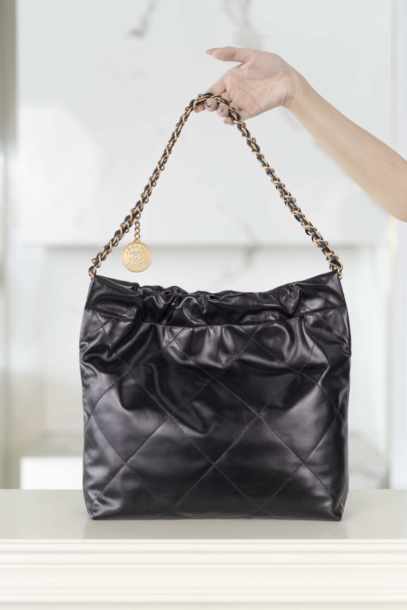 CHANEL 22 Small Hobo Bag in Shiny Calfskin - Black & Gold