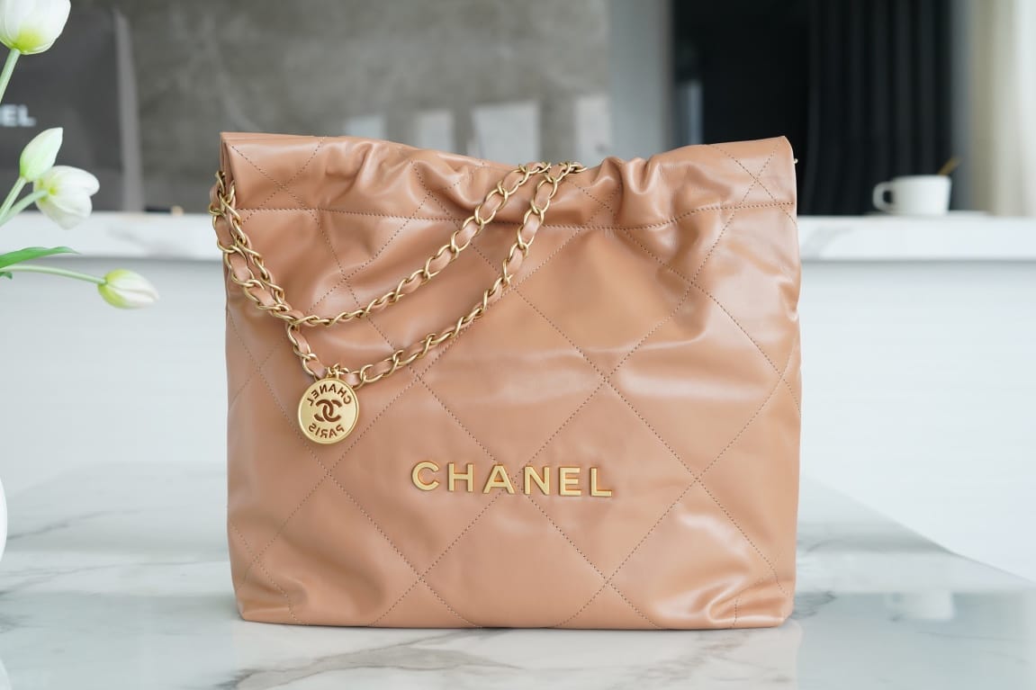 CHANEL 22 Small Hobo Bag in Shiny Calfskin - Camel 