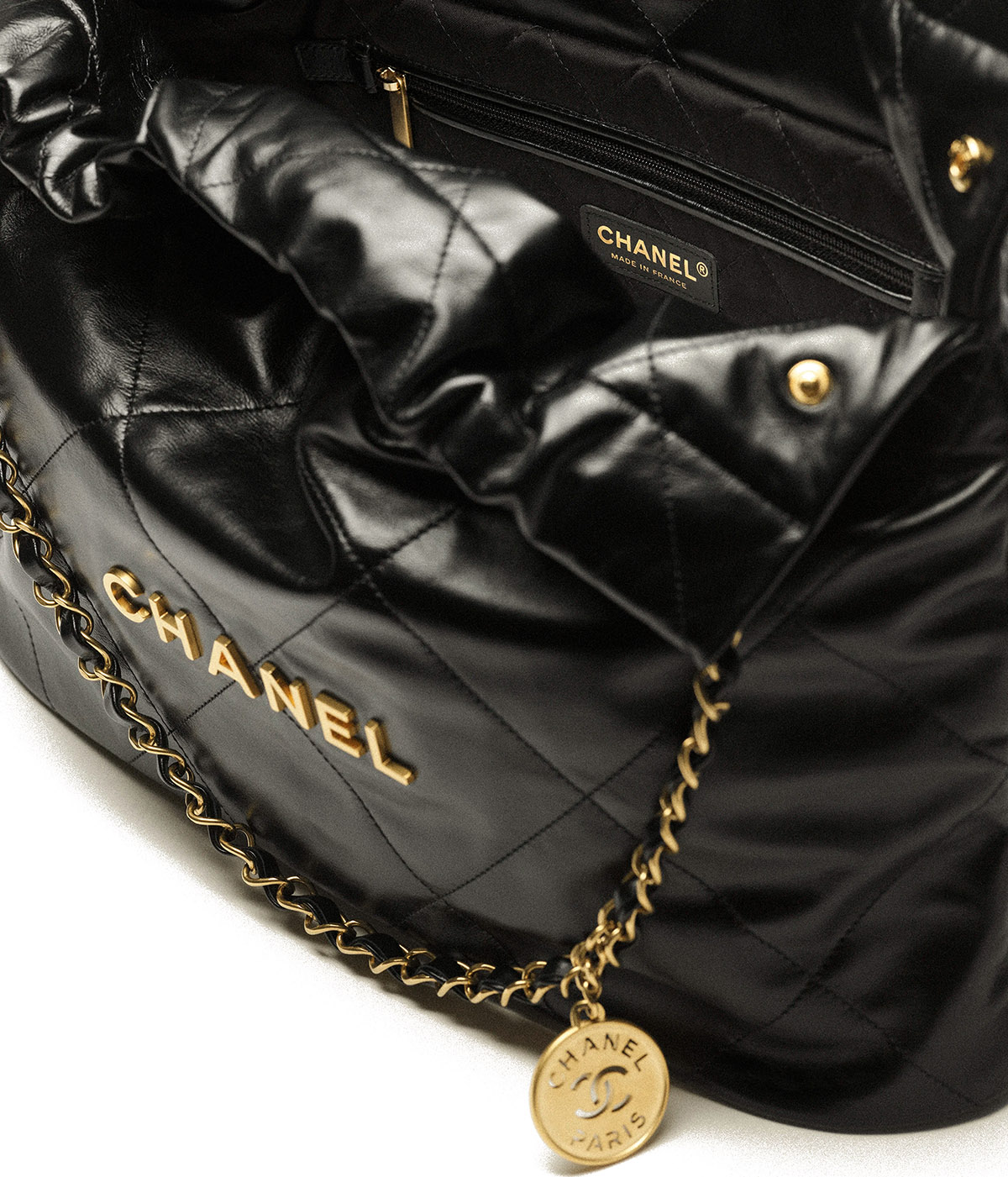 CHANEL 22 Medium Hobo Bag in Shiny Calfskin - Black 