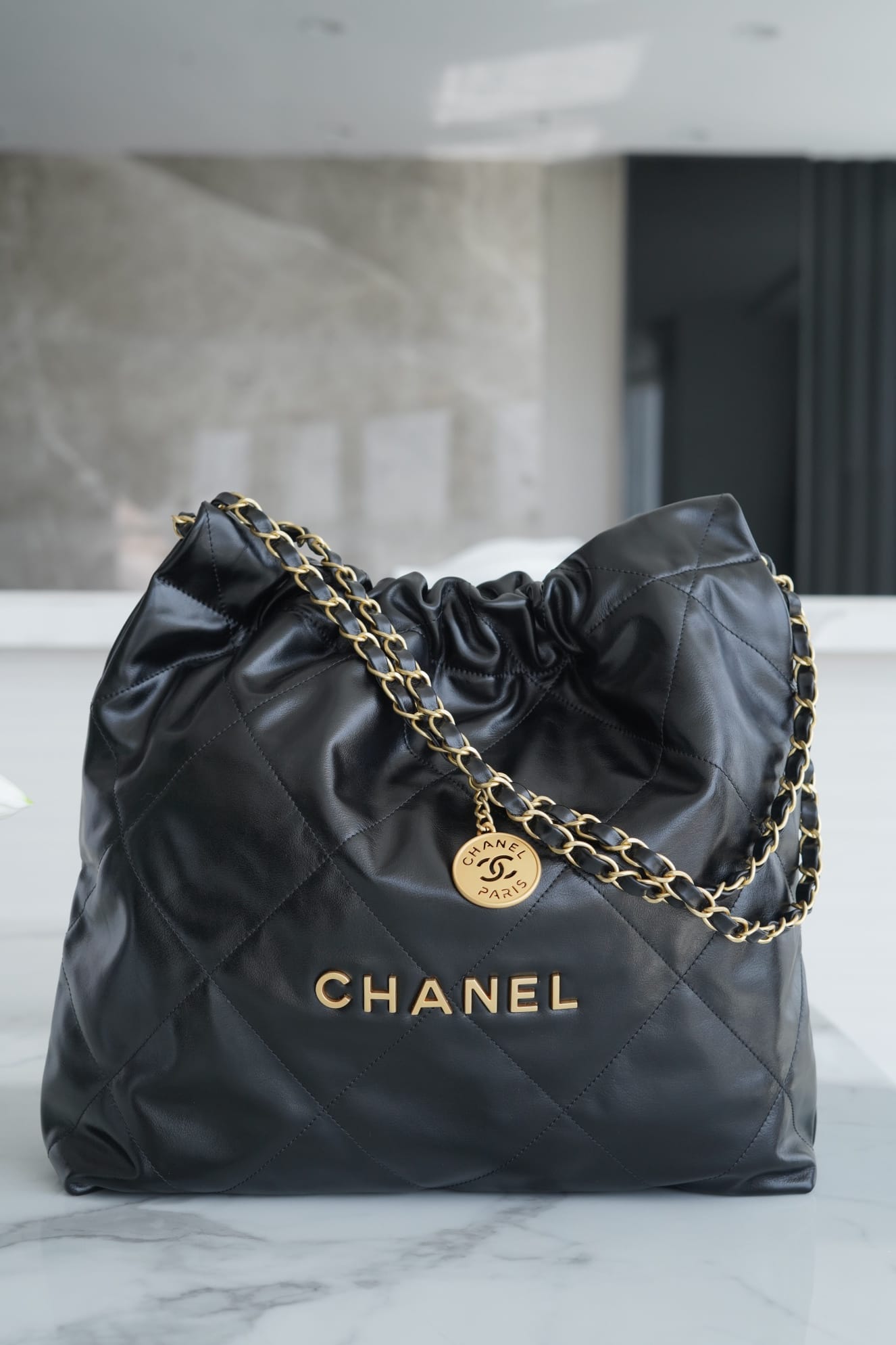 CHANEL 22 Medium Hobo Bag in Shiny Calfskin - Black 