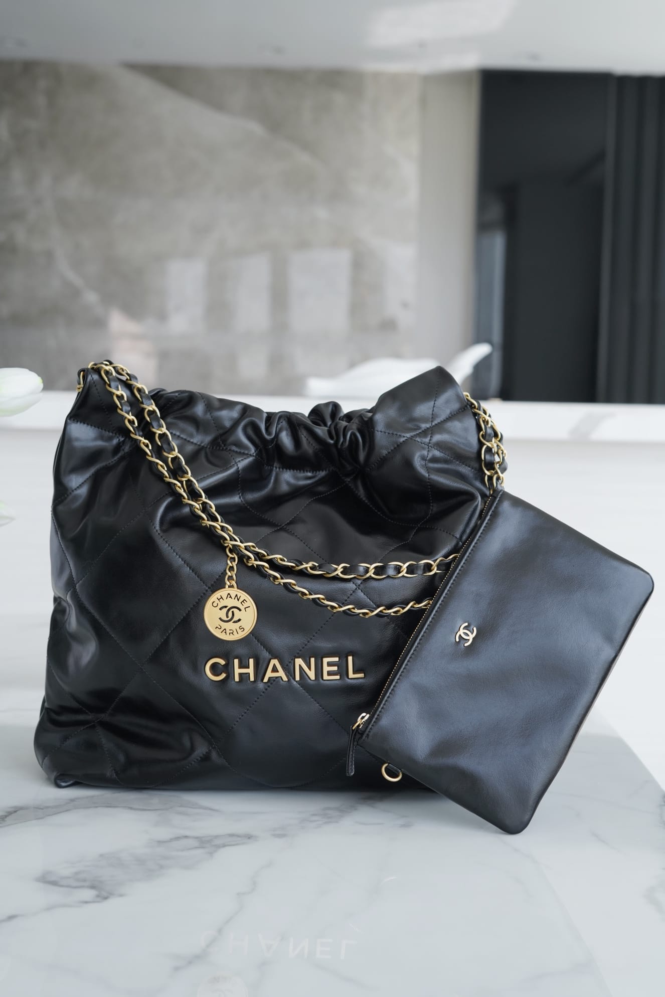 CHANEL 22 Medium Hobo Bag in Shiny Calfskin - Black 