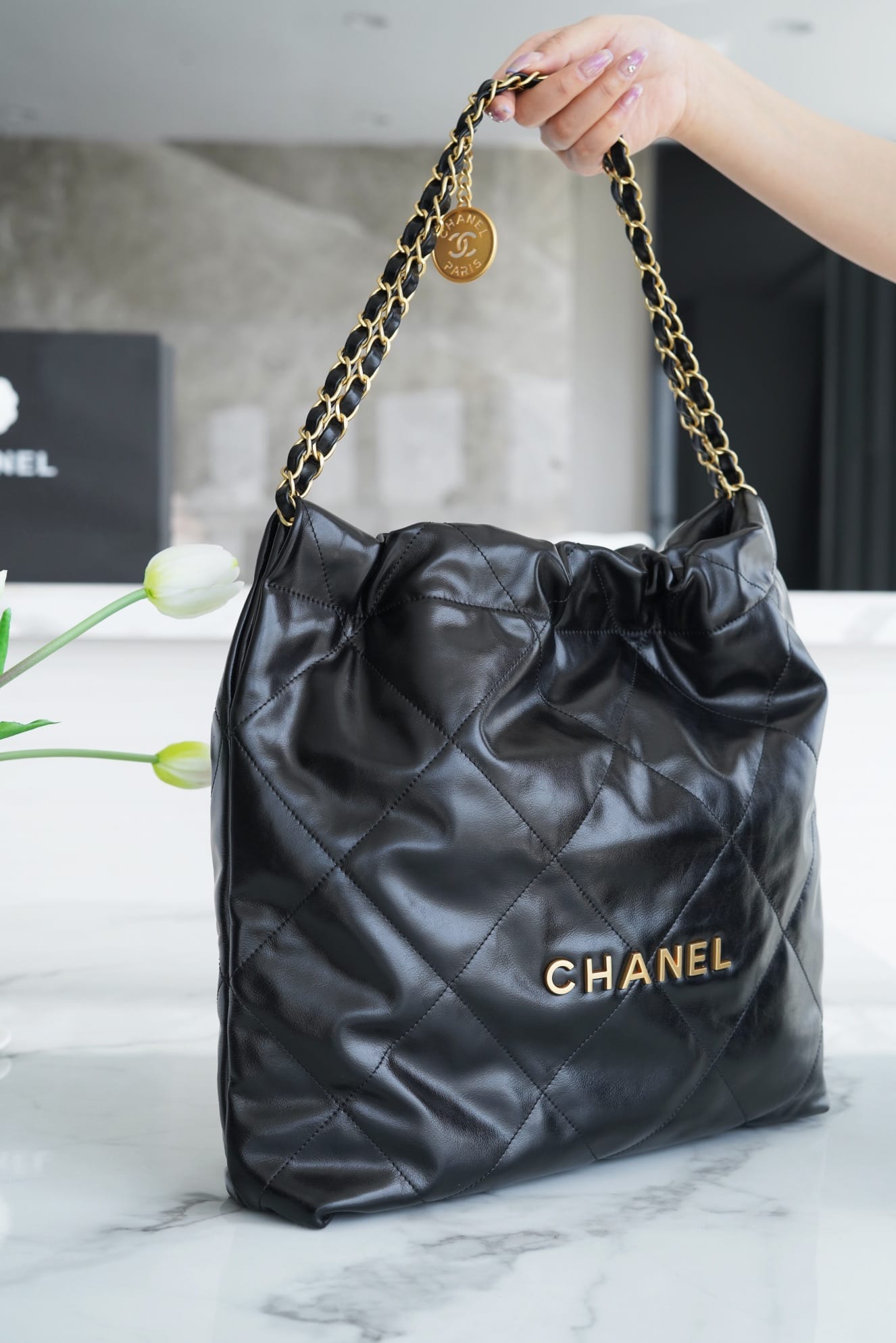 CHANEL 22 Medium Hobo Bag in Shiny Calfskin - Black 