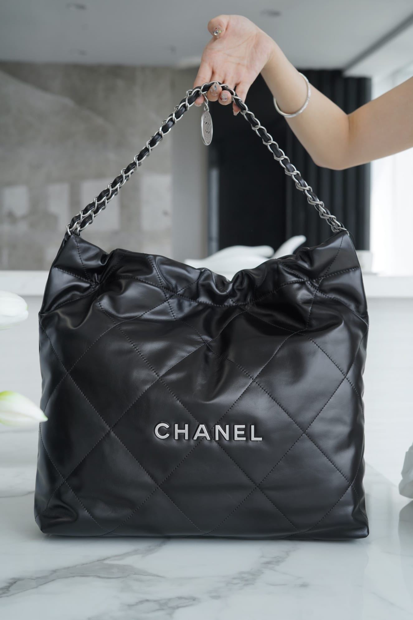 CHANEL 22 Medium Hobo Bag in Shiny Calfskin - Black & Silver