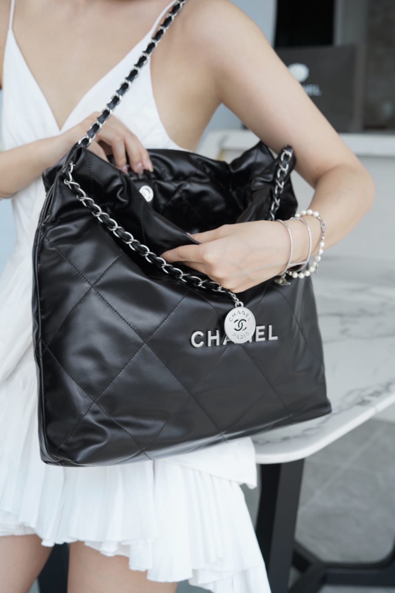 CHANEL 22 Medium Hobo Bag in Shiny Calfskin - Black & Silver