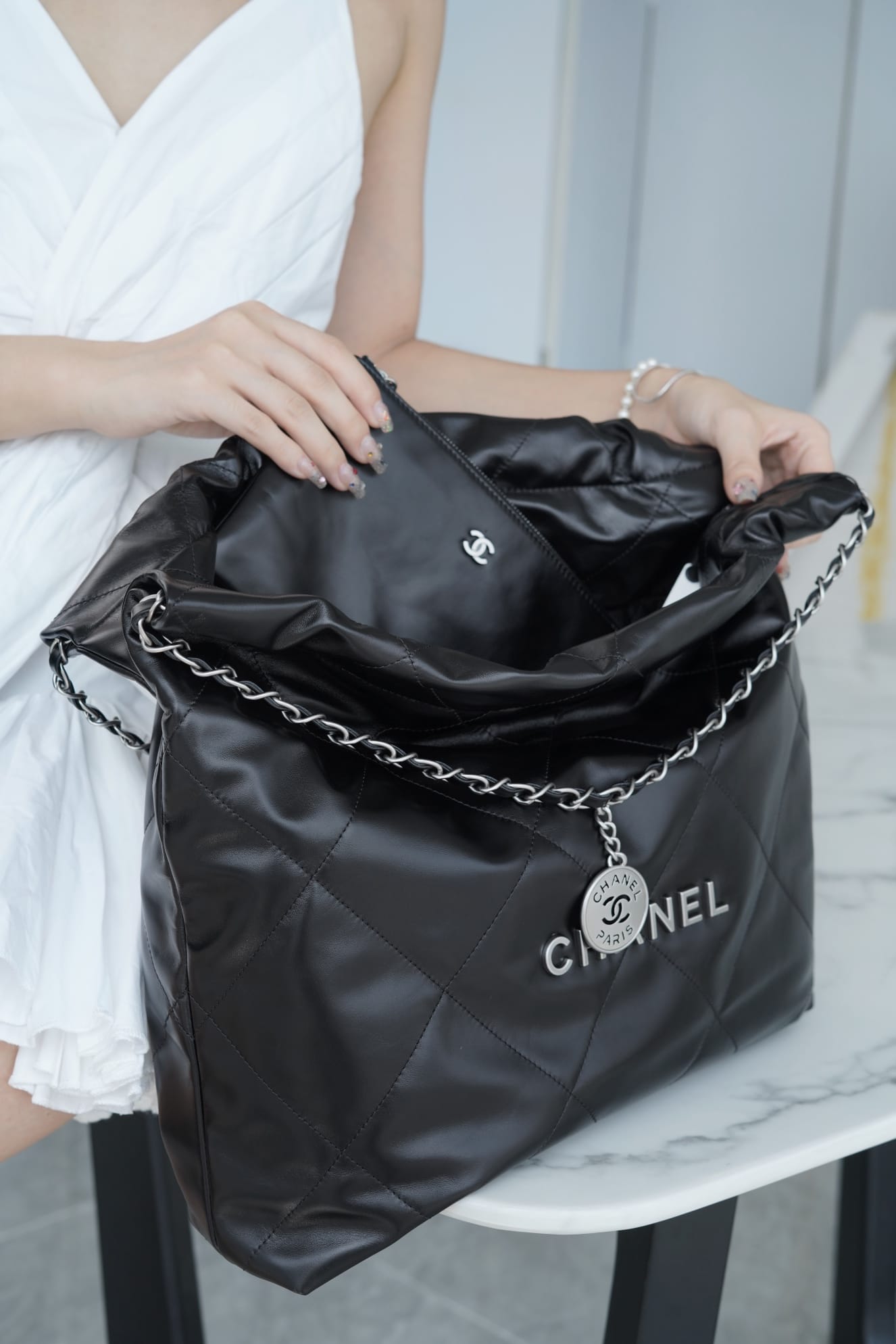 CHANEL 22 Medium Hobo Bag in Shiny Calfskin - Black & Silver