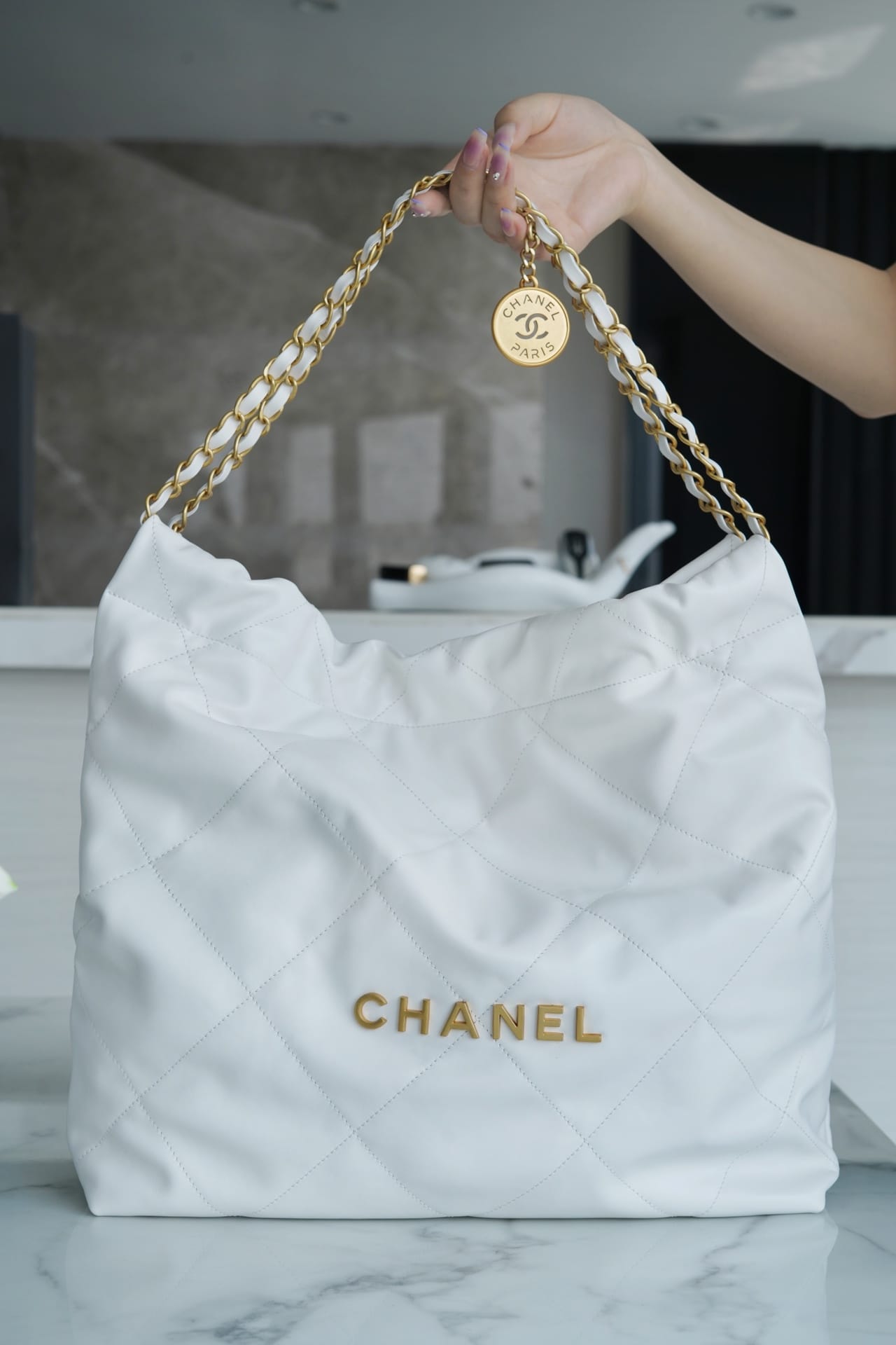 CHANEL 22 Medium Hobo Bag in Shiny Calfskin - White Gold LOGO