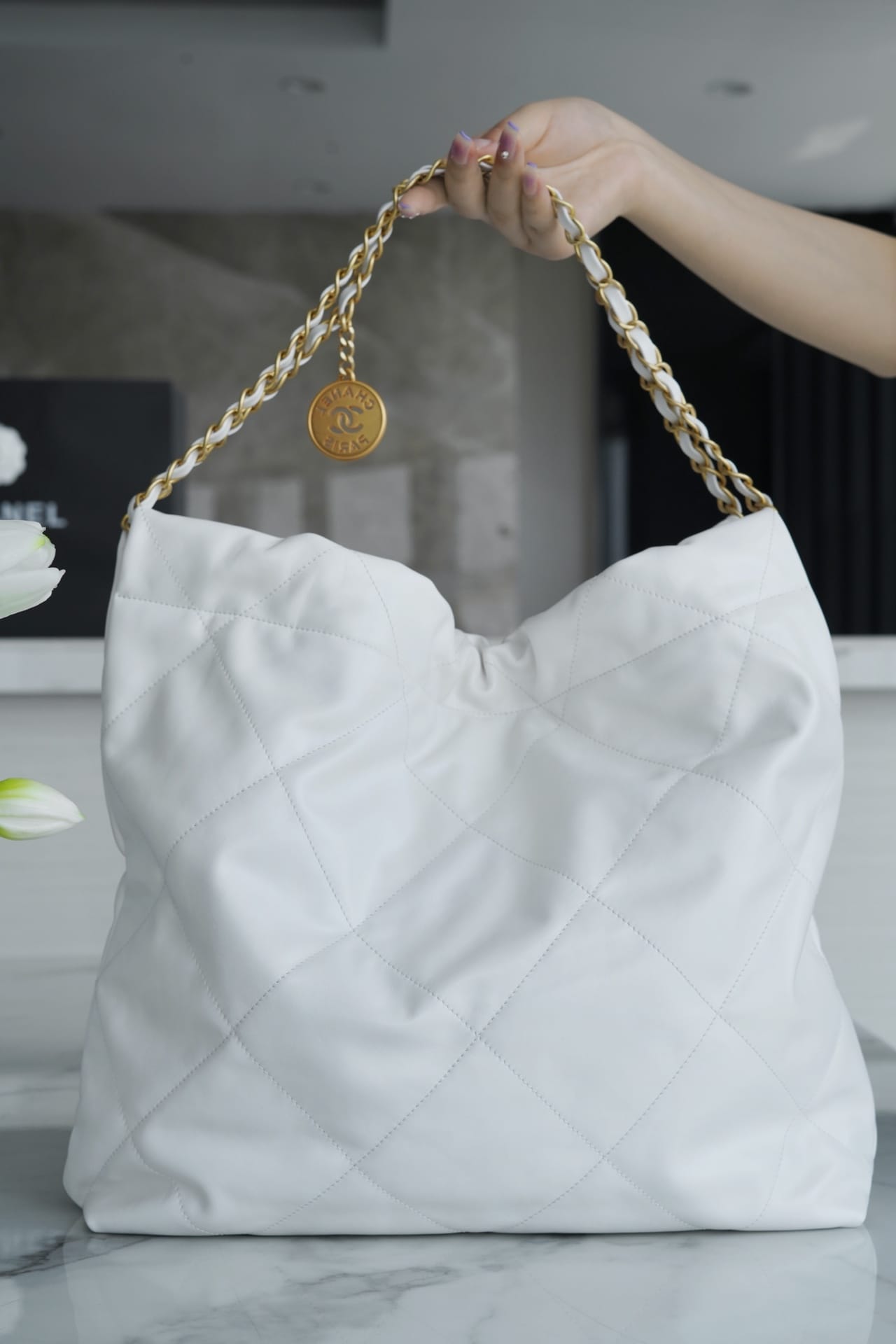 CHANEL 22 Medium Hobo Bag in Shiny Calfskin - White Gold LOGO