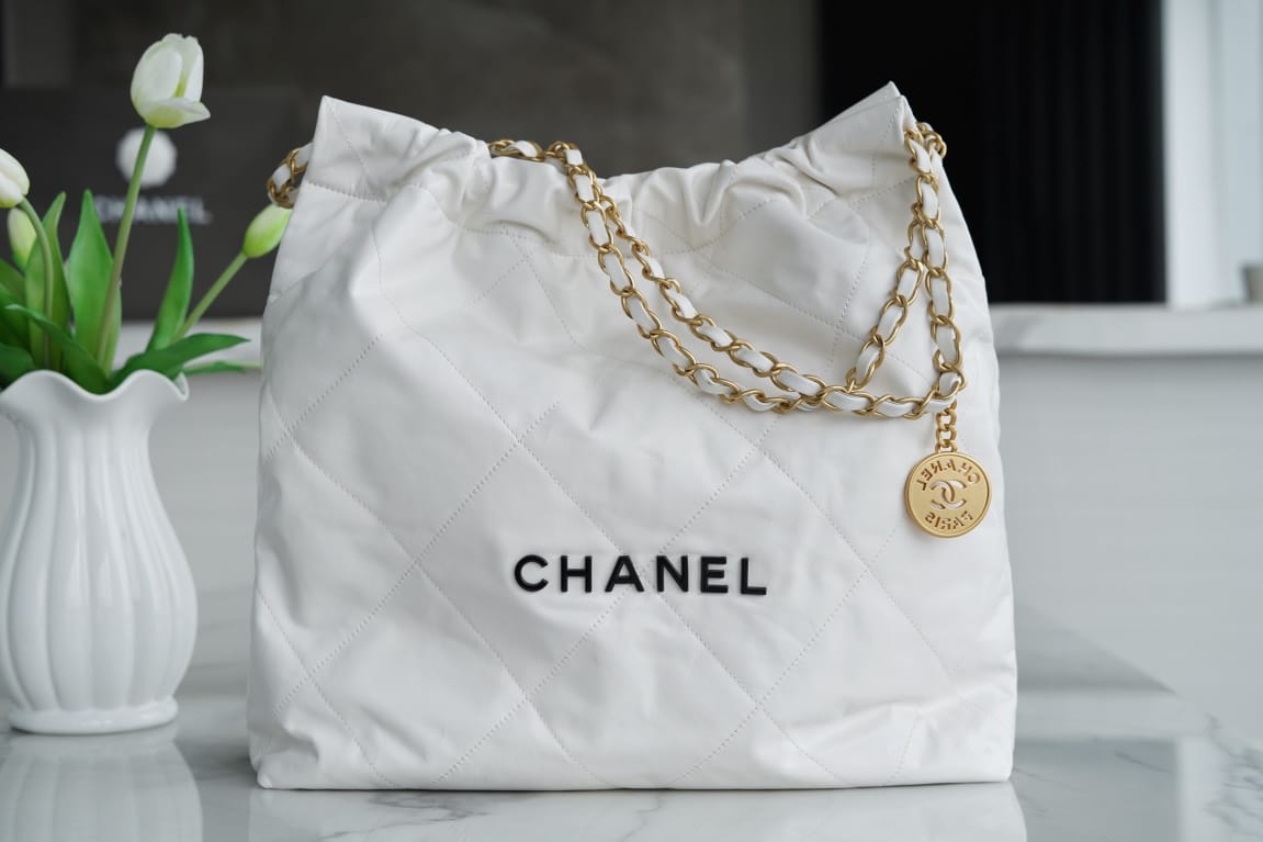 CHANEL 22 Medium Hobo Bag in Shiny Calfskin - White & Black LOGO